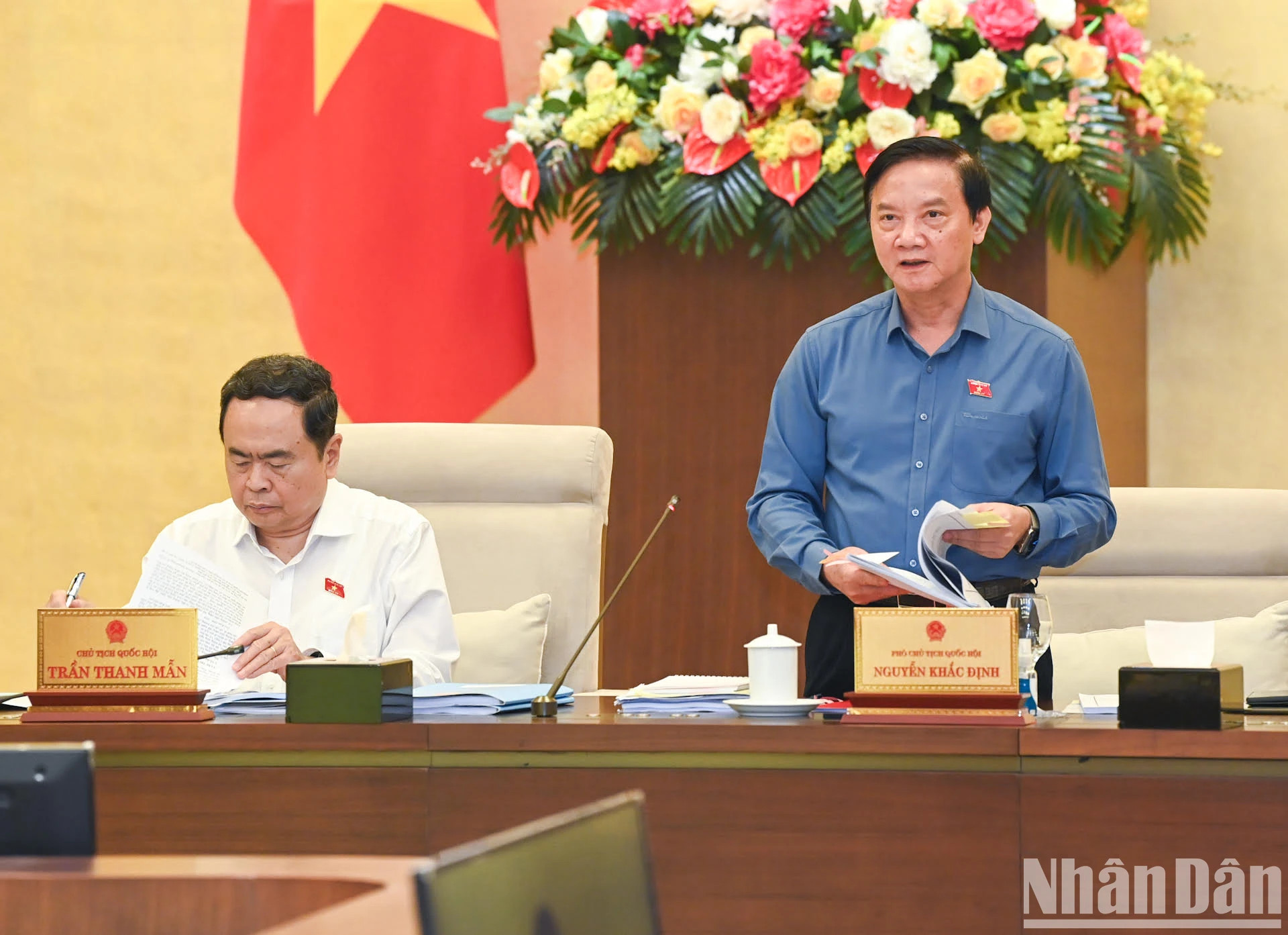 国会副主席阮克定在会上发表讲话。