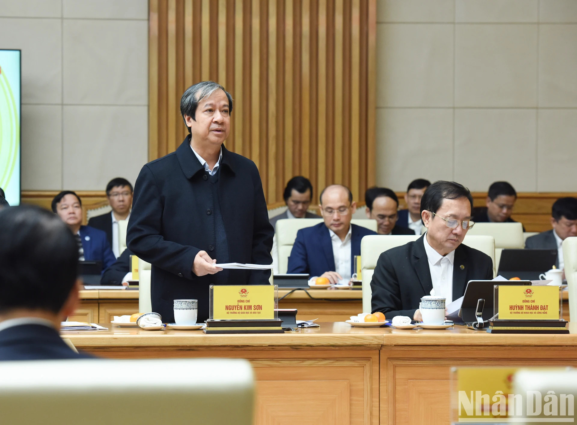 越南教育与培训部部长阮金山发表讲话。