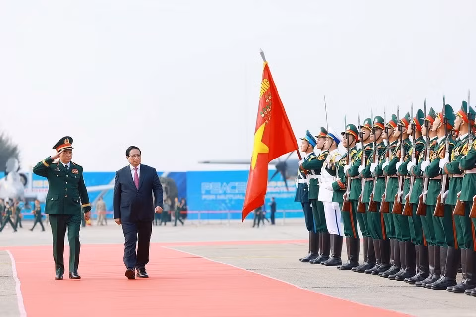 越南政府总理范明正出席2024年越南国际防务展开幕式。