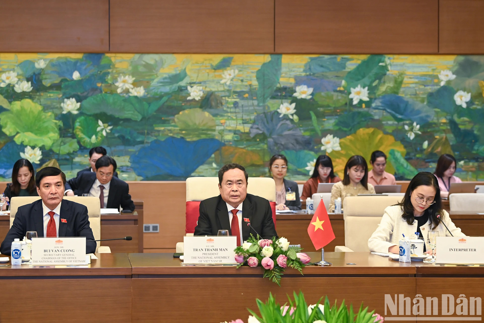 出席会见的越南代表。 出席会见的越南代表。