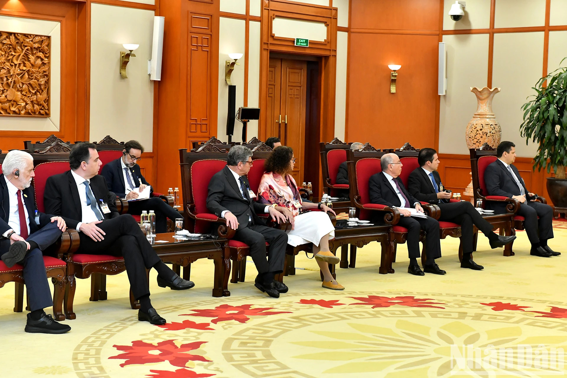 巴方代表出席会见。 巴方代表出席会见。