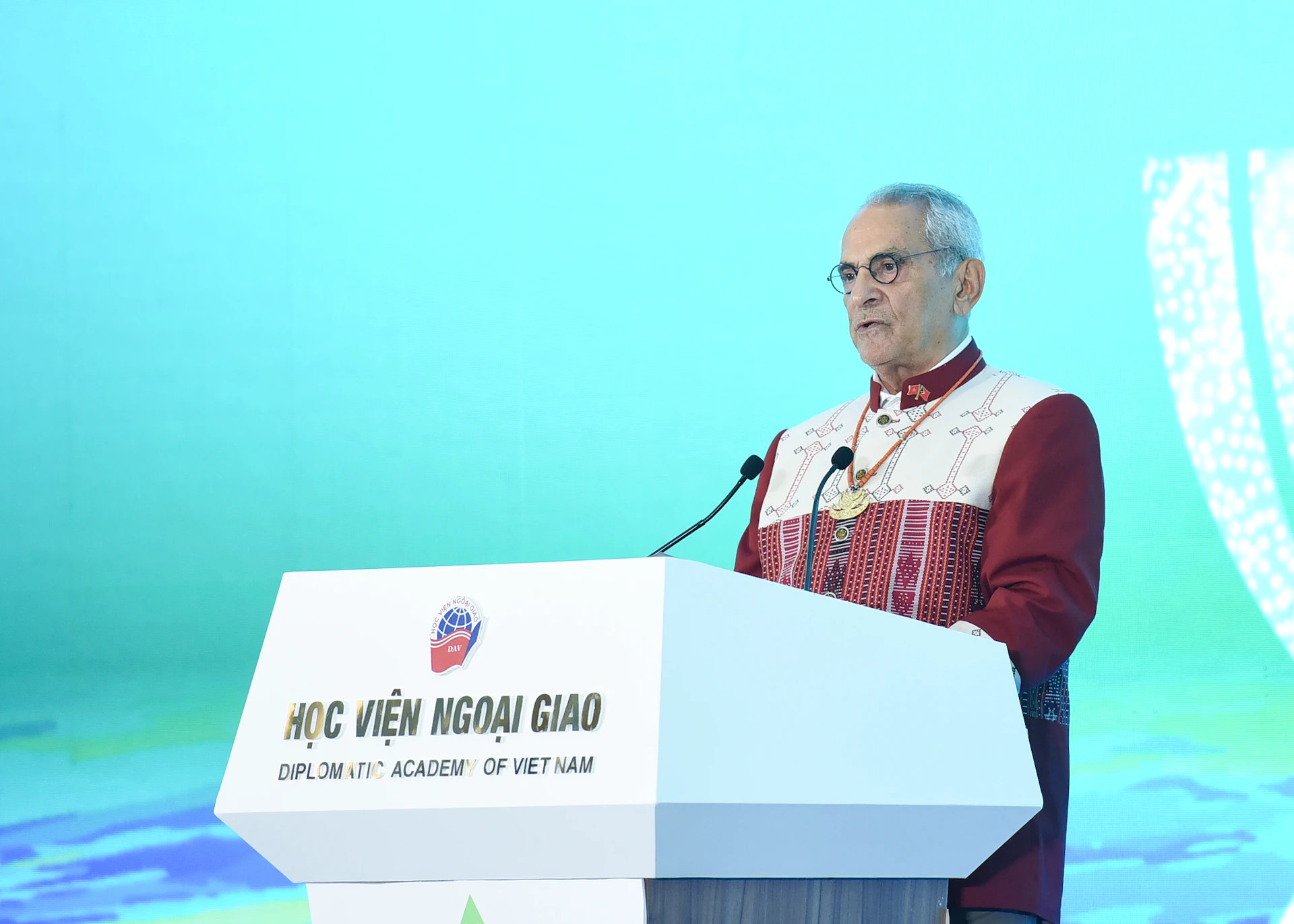 东帝汶总统何塞·拉莫斯-奥尔塔在论坛上发表讲话。