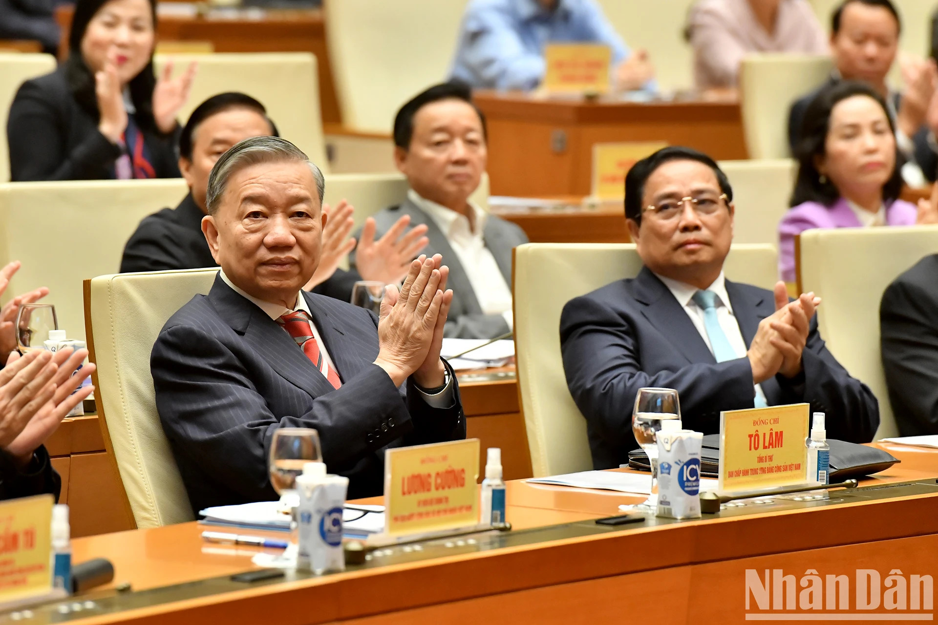 越共中央总书记苏林,政府总理范明正出席会议。 越共中央总书记苏林,政府总理范明正出席会议。