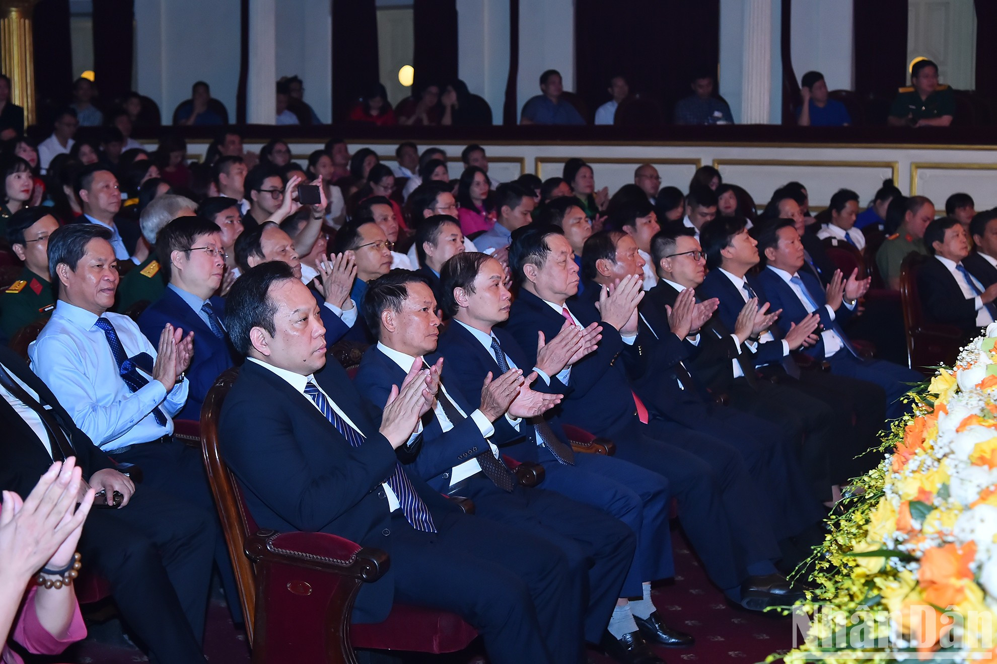 党和国家领导人以及各位代表、作者、作者组等出席颁奖仪式。 党和国家领导人以及各位代表、作者、作者组等出席颁奖仪式。