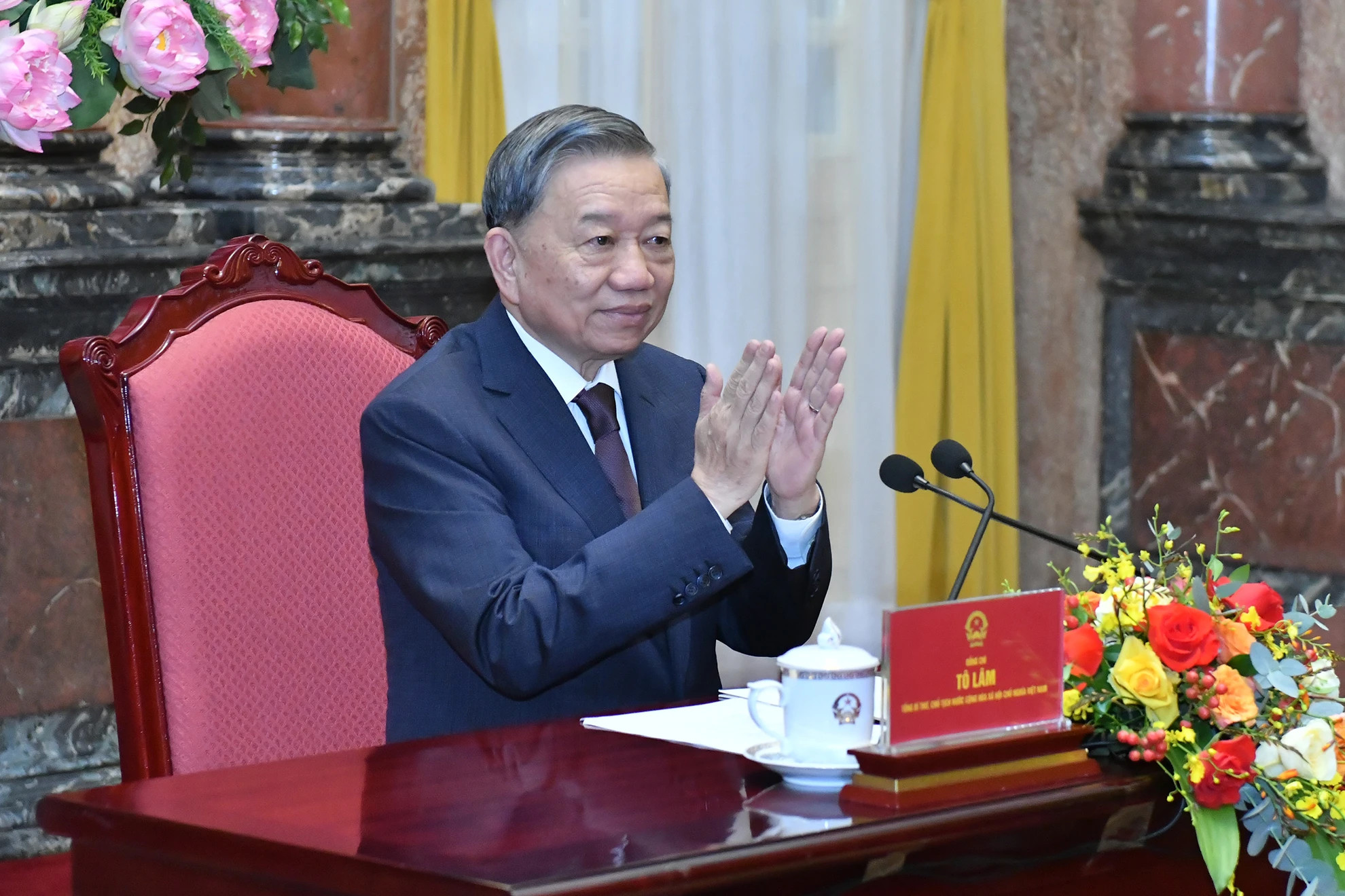 越共中央总书记、国家主席苏林出席见面会。