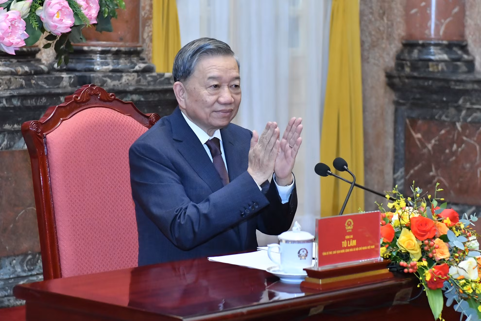 越共中央总书记、国家主席苏林出席见面会。