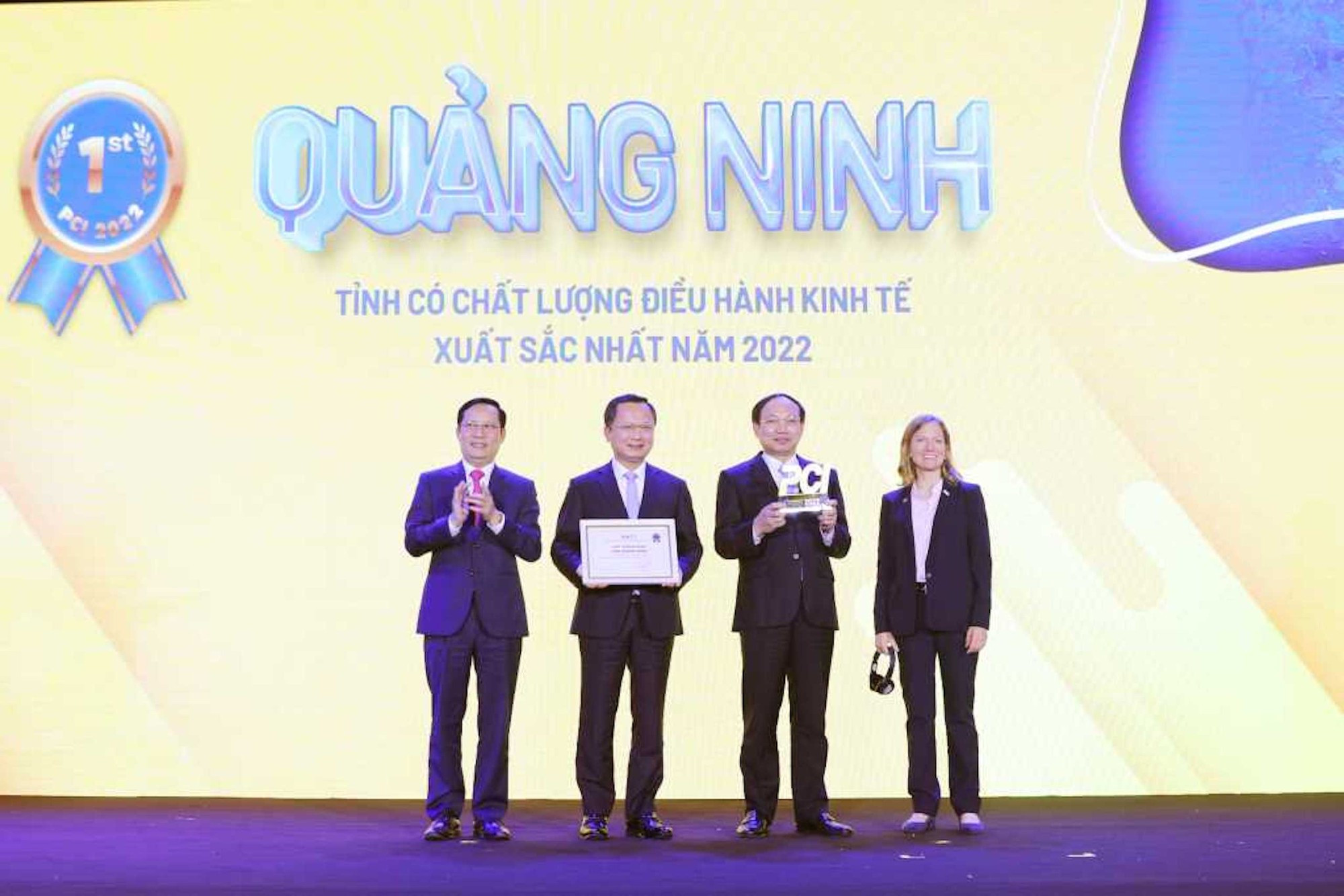 2022年,广宁省连续第六次在省级竞争力指数排行榜上名列前茅。 2022年,广宁省连续第六次在省级竞争力指数排行榜上名列前茅。