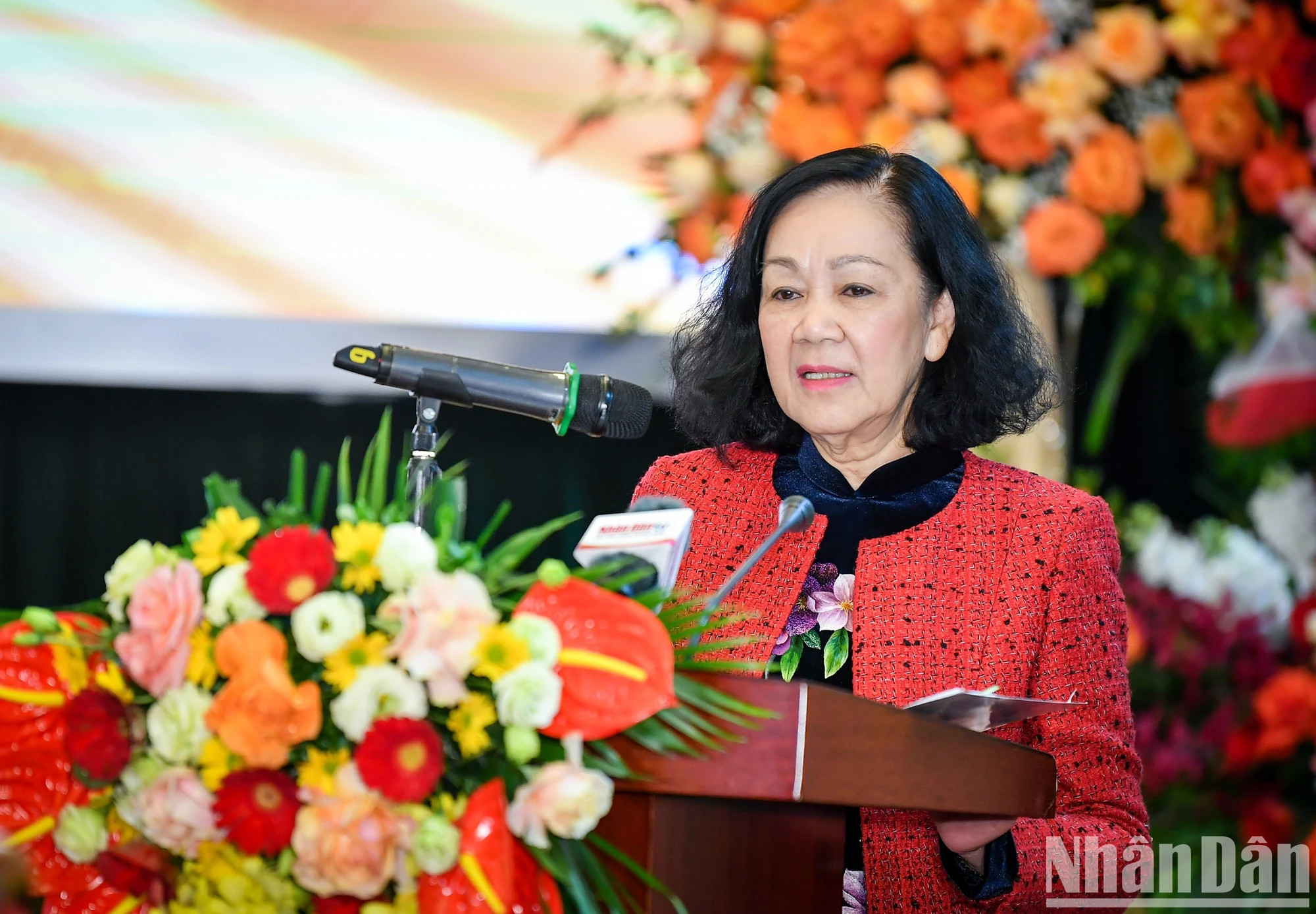 越共中央政治局委员、中央书记处常务书记、中央组织部部长张氏梅发表讲话。 越共中央政治局委员、中央书记处常务书记、中央组织部部长张氏梅发表讲话。