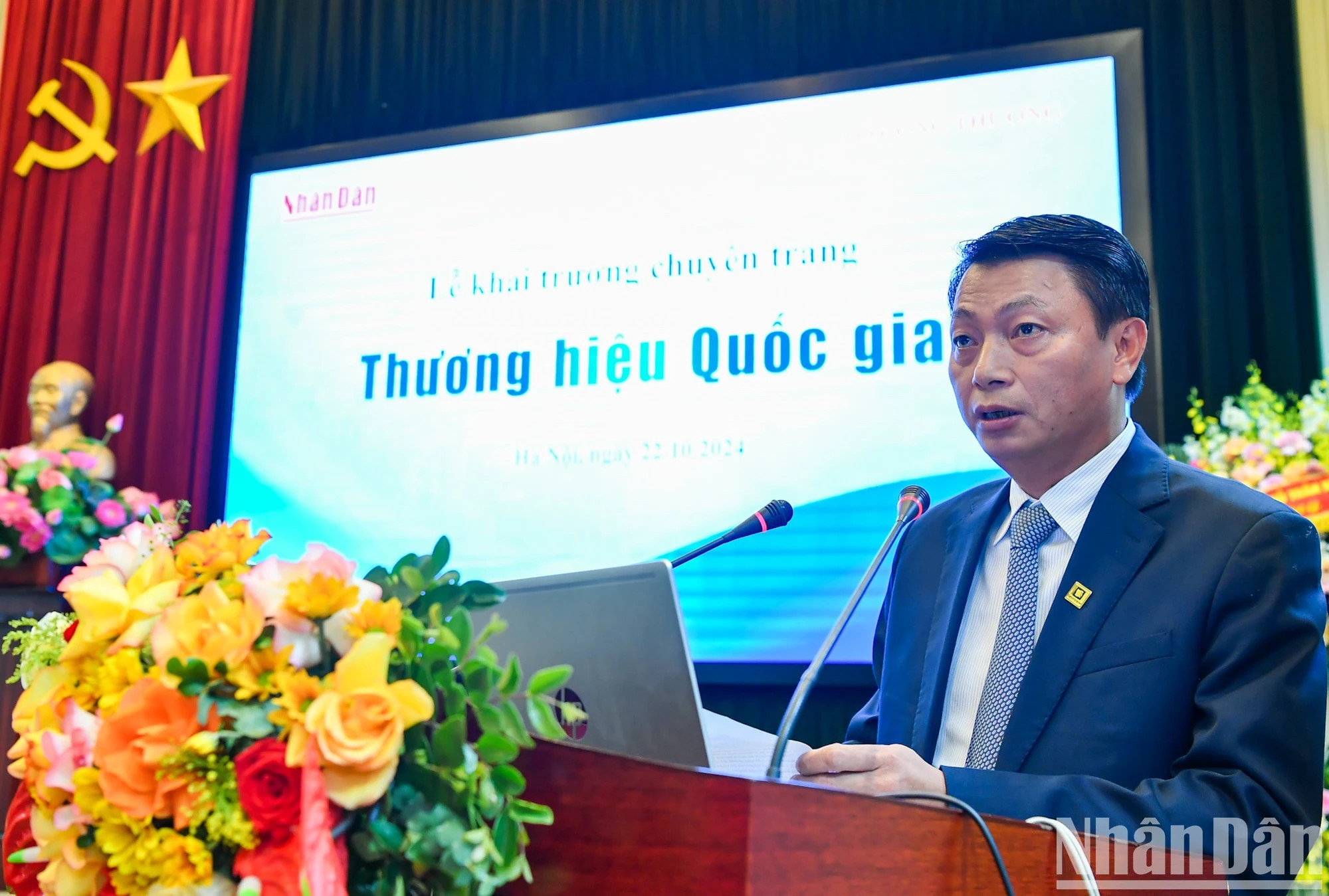 欧洲塑料窗股份公司（Eurowindow）副总经理杜明青发表讲话。