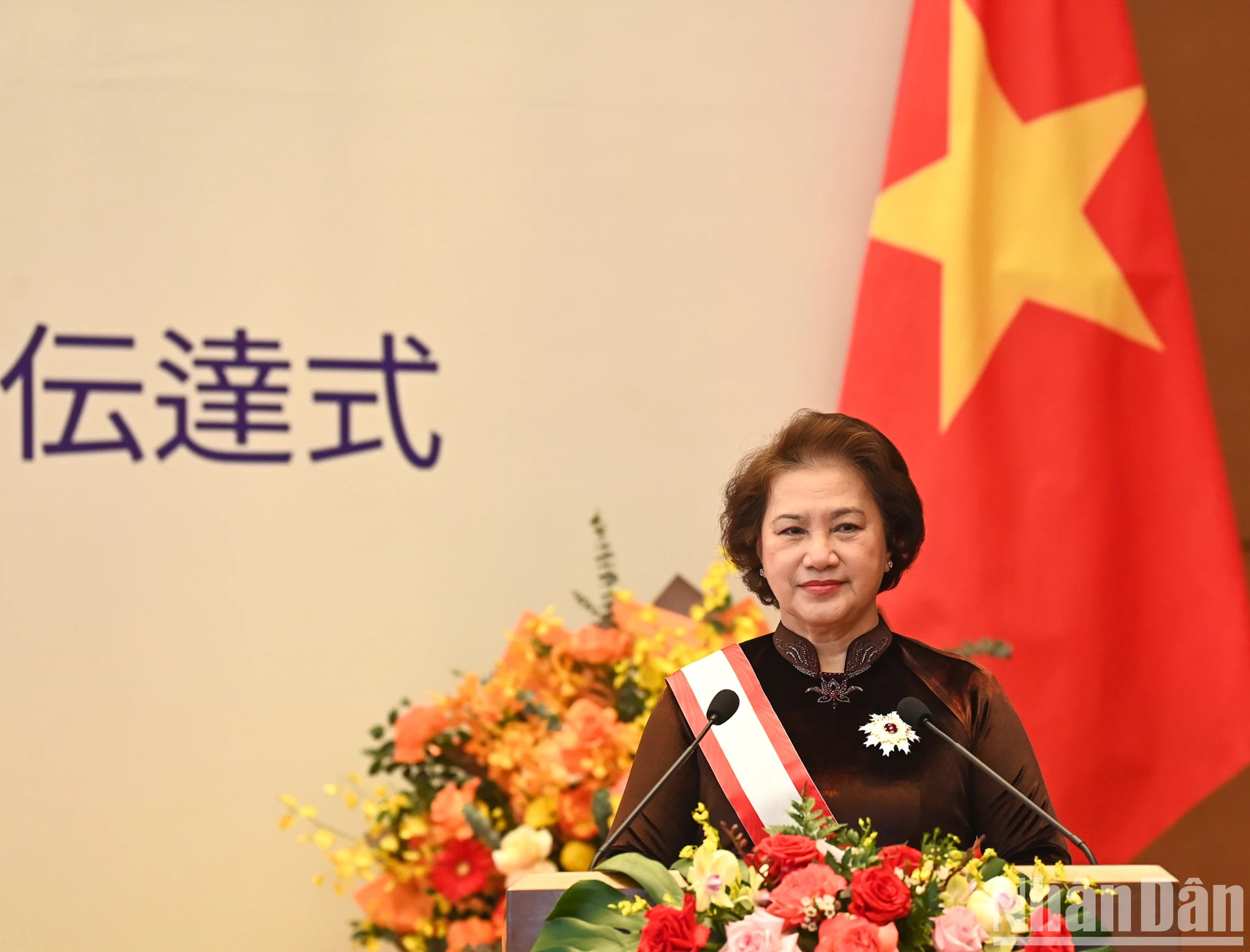 原越南国会主席阮氏金银在仪式上发表讲话。