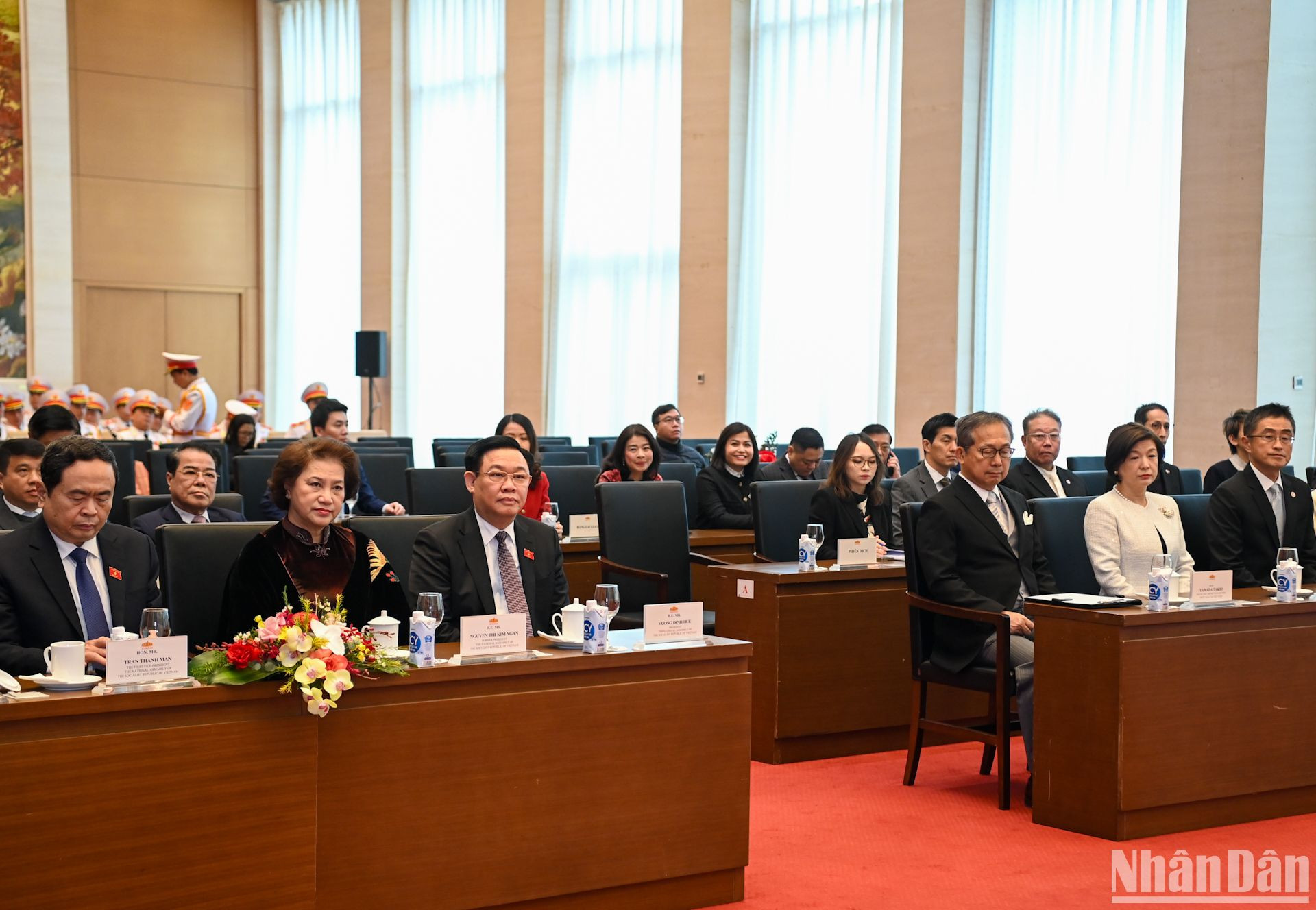 越南国会主席王廷惠，原越南国会主席阮氏金银，日本驻越南大使山田贵雄与各位代表出席仪式。