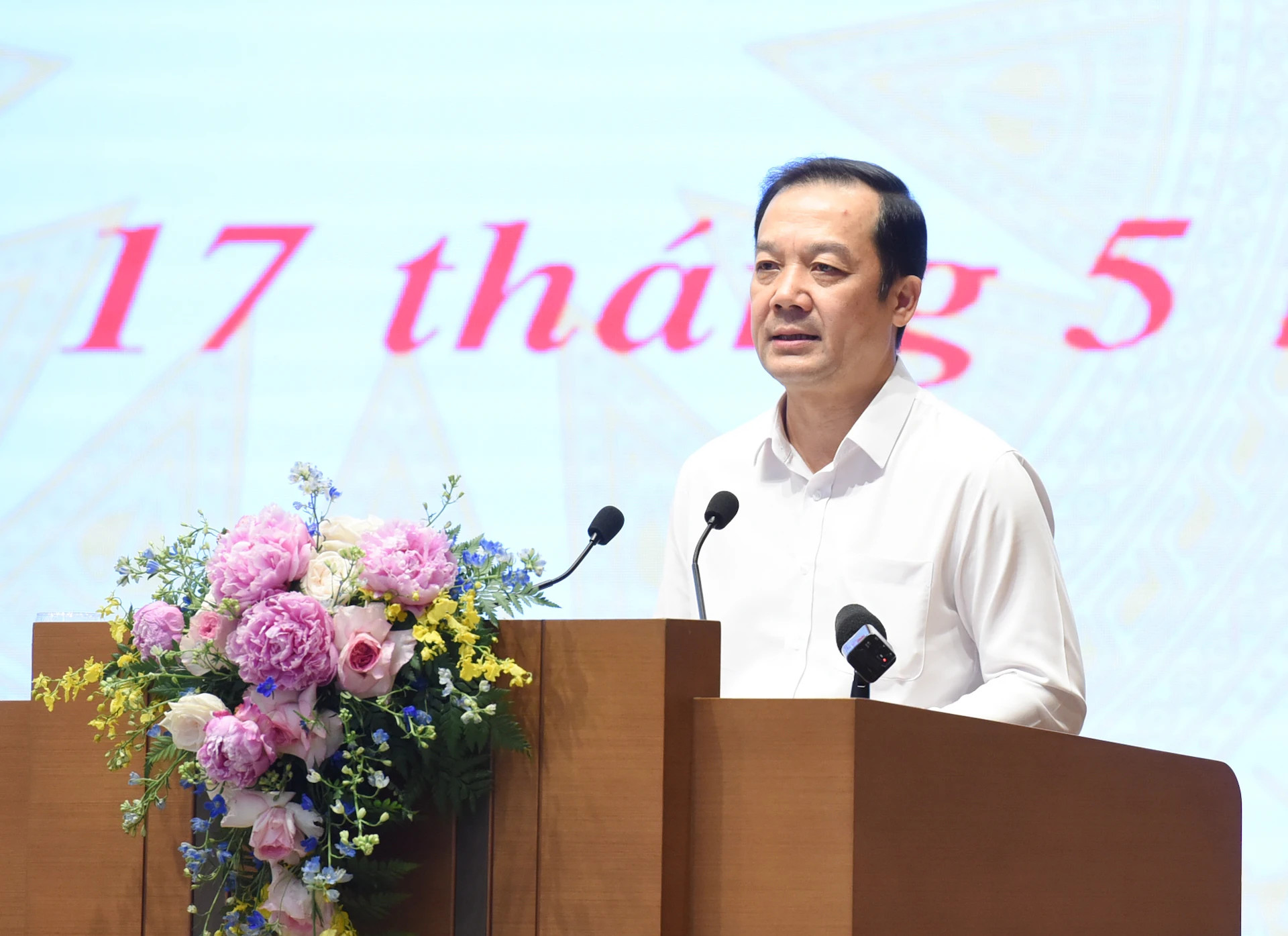 科技部副部长范德龙在会上发表讲话。