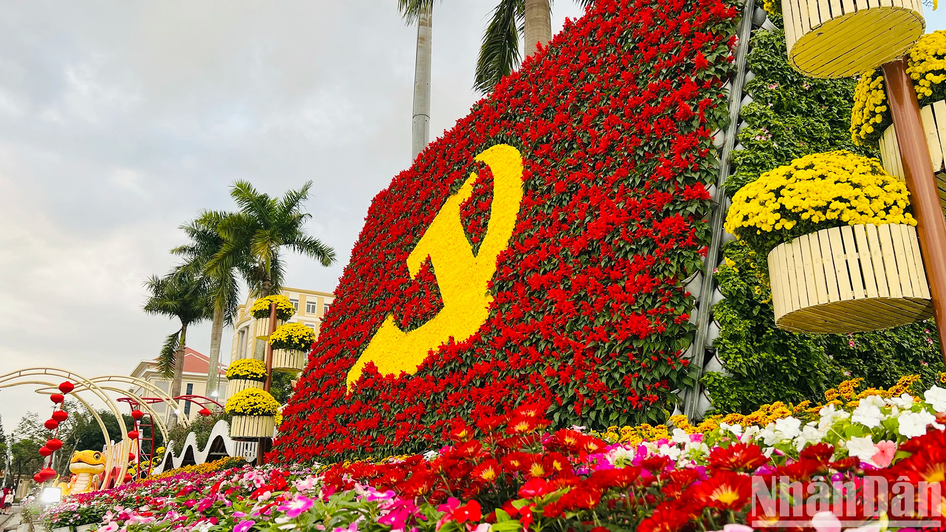 3·24广场有很多微缩景观模型。