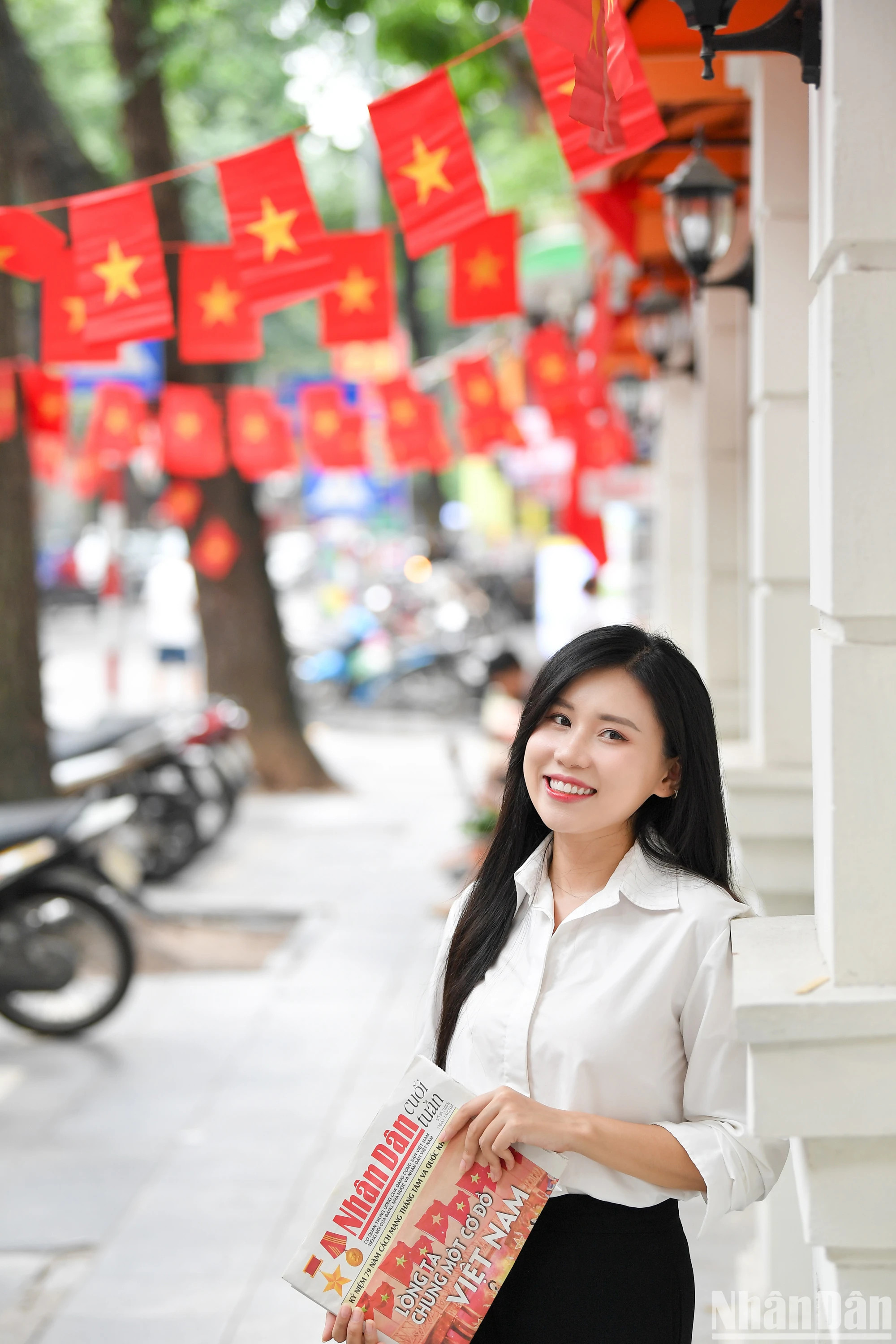 河内年轻人喜迎独立日。