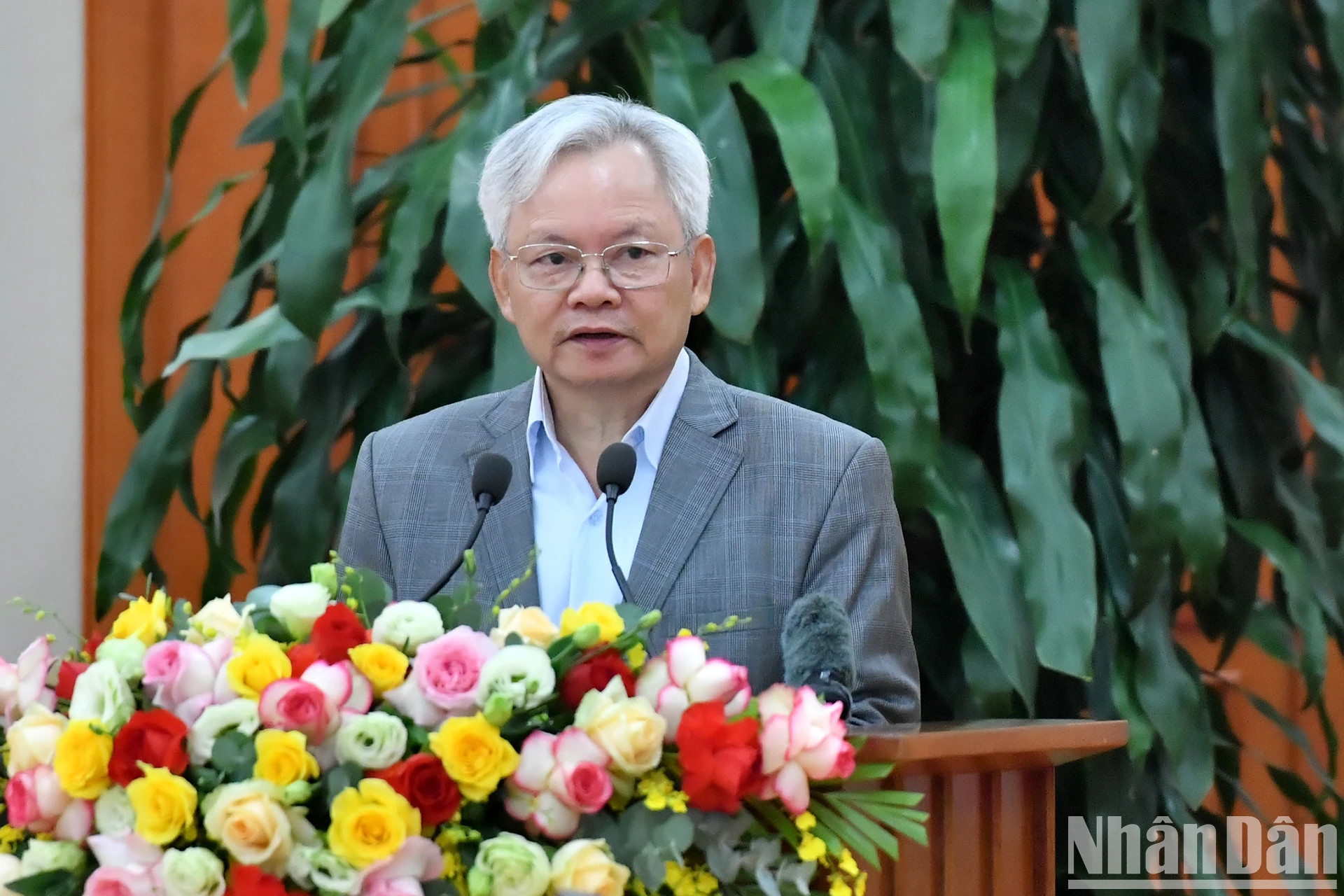 谢玉晋同志在会上发言。