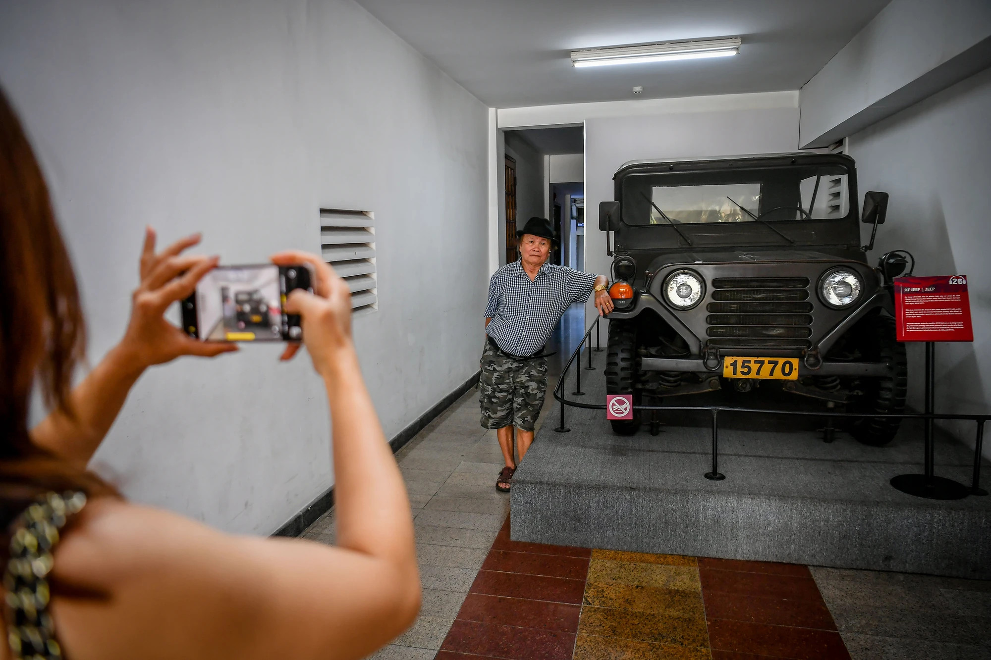 1975年4月30日中午，杨文明总统乘坐M151A2吉普车前往西贡广播电台。他在这里宣布无条件投降，正式结束了西贡政府，开启了国家统一的时刻。