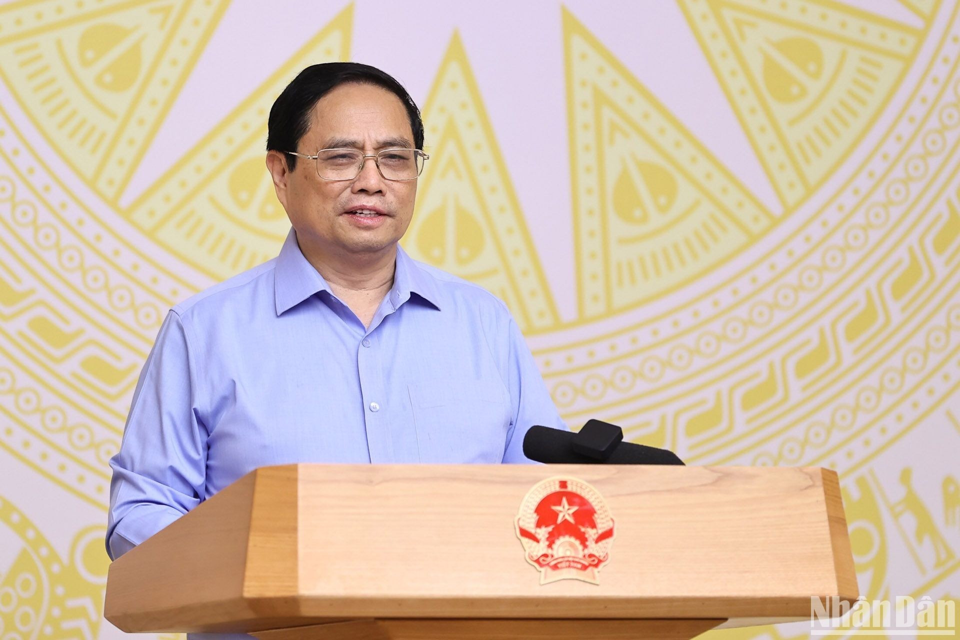 范明正总理在会上发表讲话。