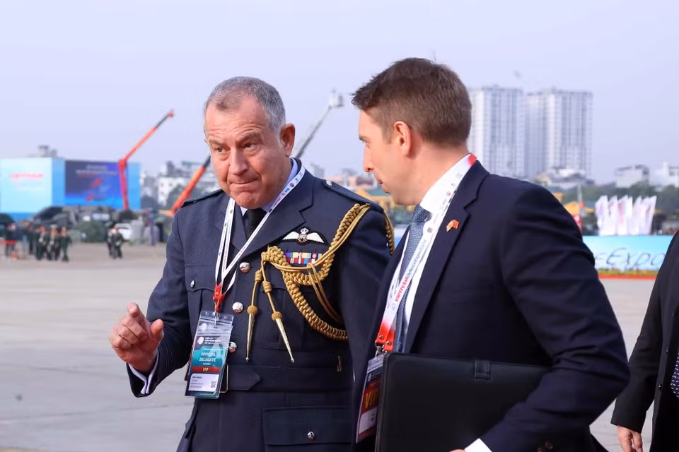 国际代表出席2024年越南国际防务展开幕式。