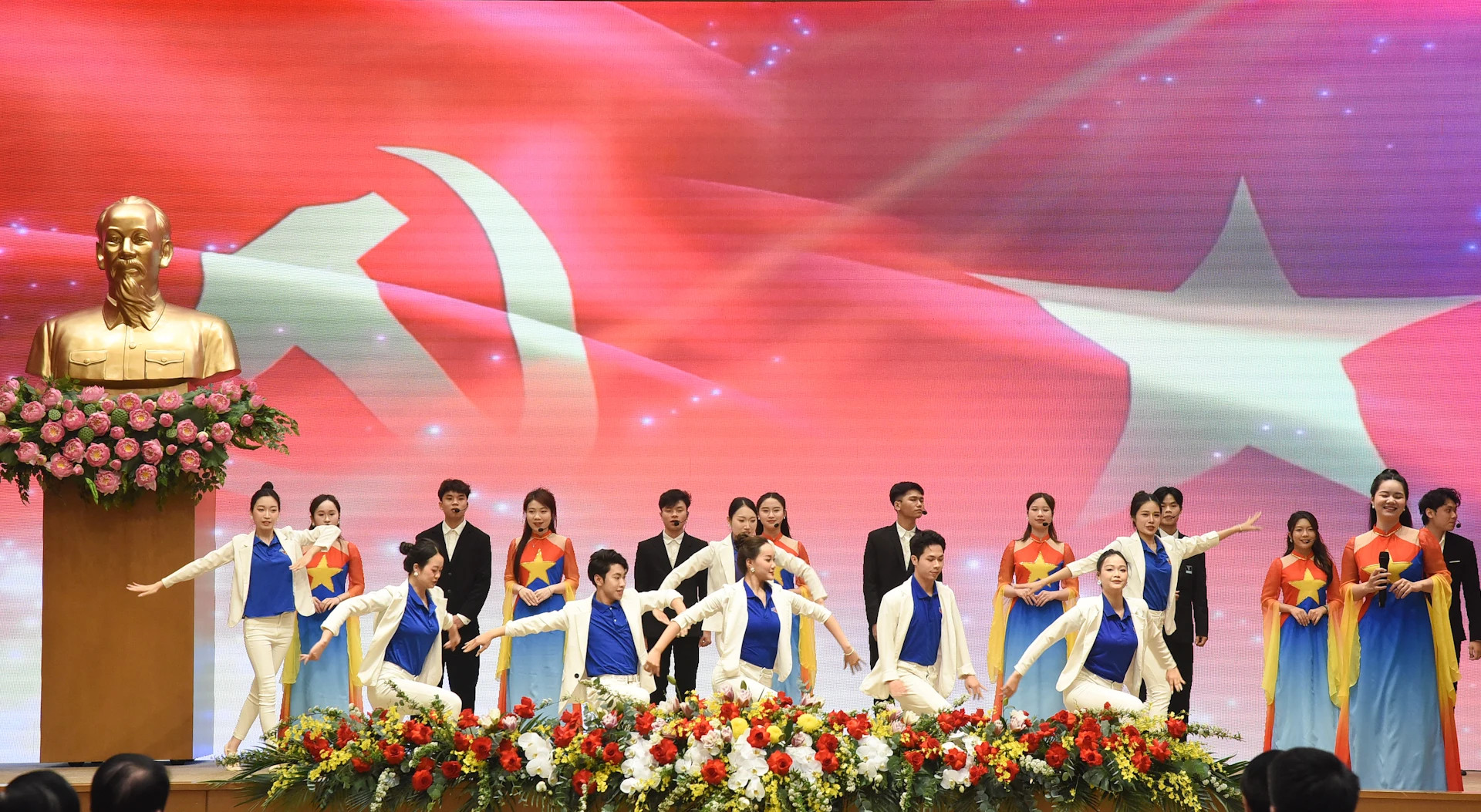 艺术表演节目。 艺术表演节目。