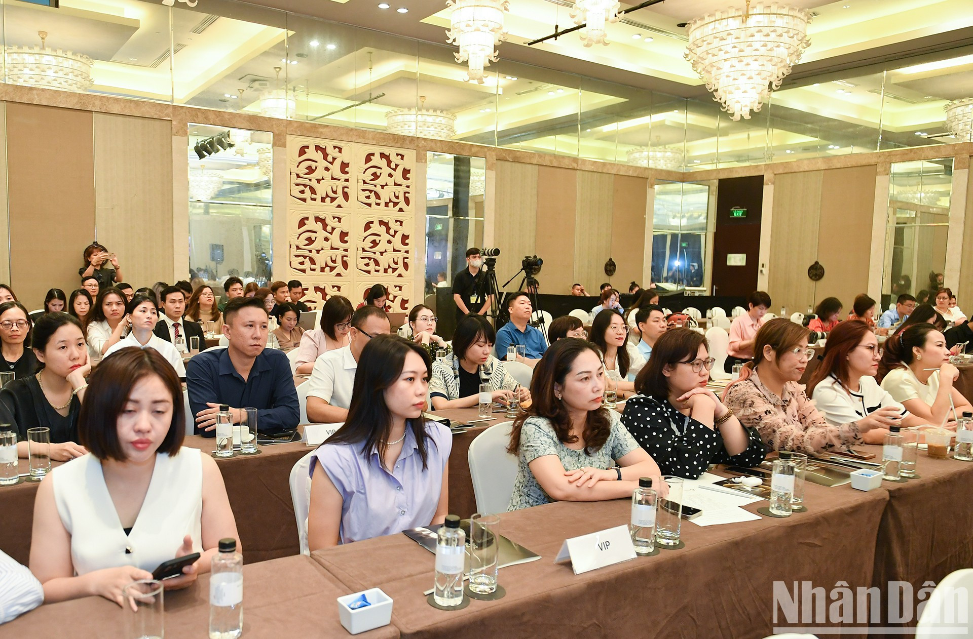 题为“先锋印记”的2023年社区行动奖新闻发布会在河内举行【组图】 ảnh 6 题为“先锋印记”的2023年社区行动奖新闻发布会在河内举行【组图】 ảnh 6