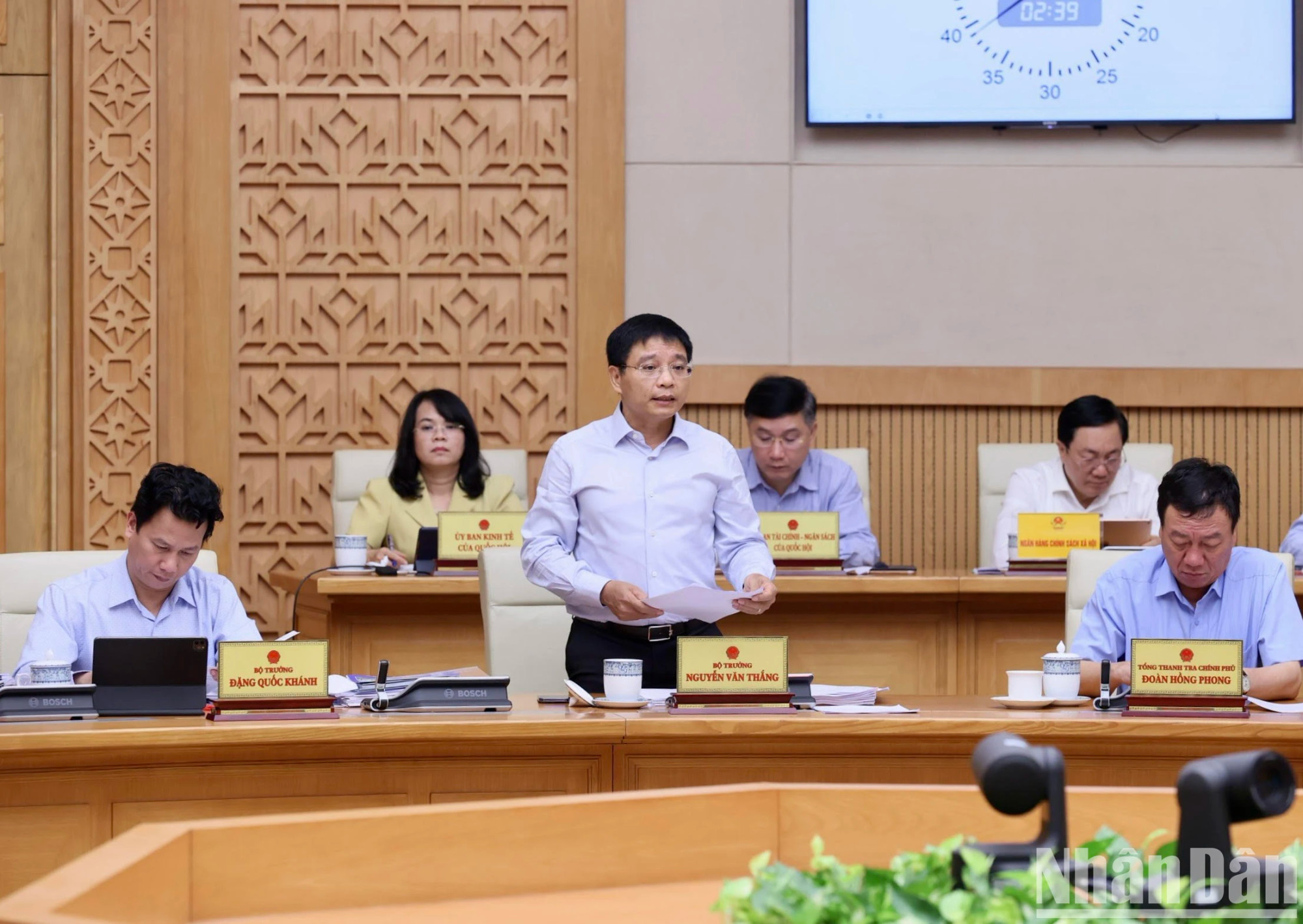 越南交通运输部部长阮文胜在会上发表讲话。