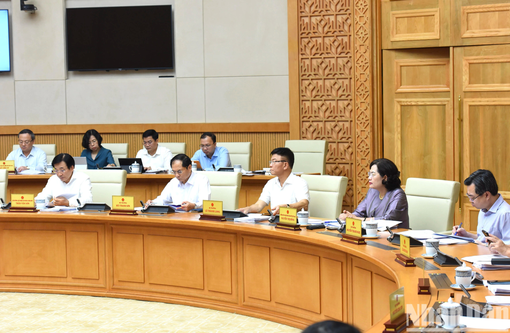 越南各部委领导代表出席会议。