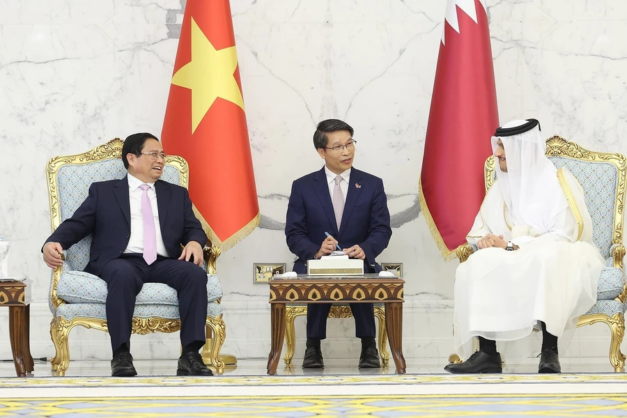 越南政府总理范明正与卡塔尔首相穆罕默德·本·阿卜杜拉赫曼·阿勒萨尼举行会谈。 越南政府总理范明正与卡塔尔首相穆罕默德·本·阿卜杜拉赫曼·阿勒萨尼举行会谈。