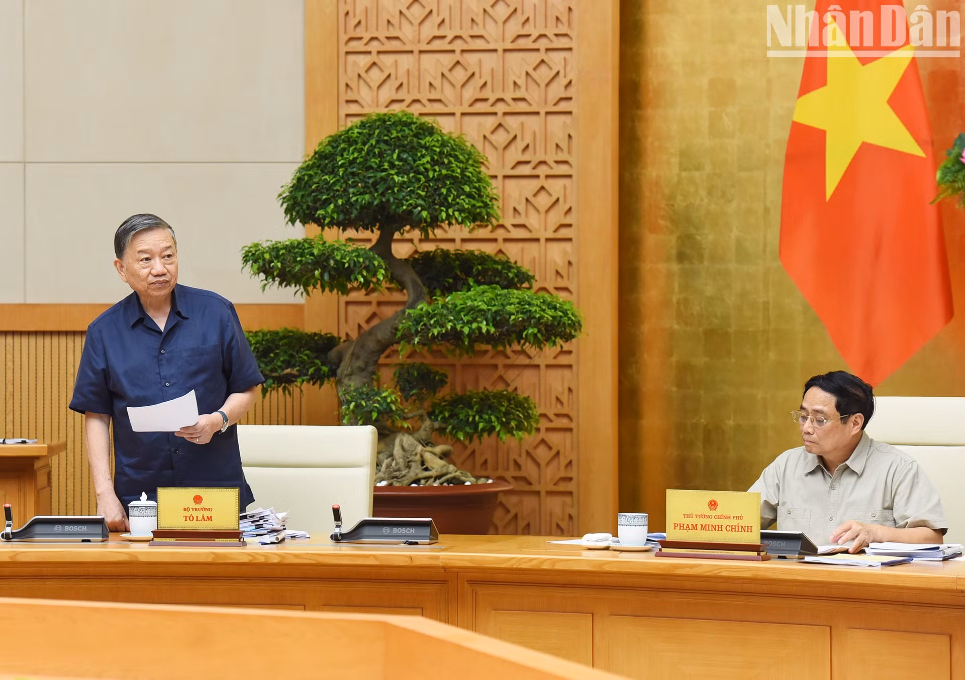 越南公安部部长苏林在会上发言。