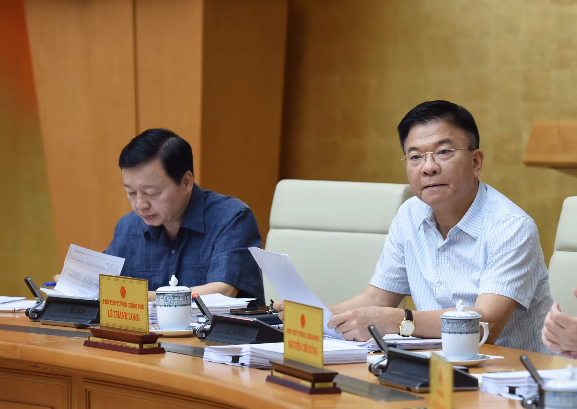 政府副总理黎成龙发表讲话。