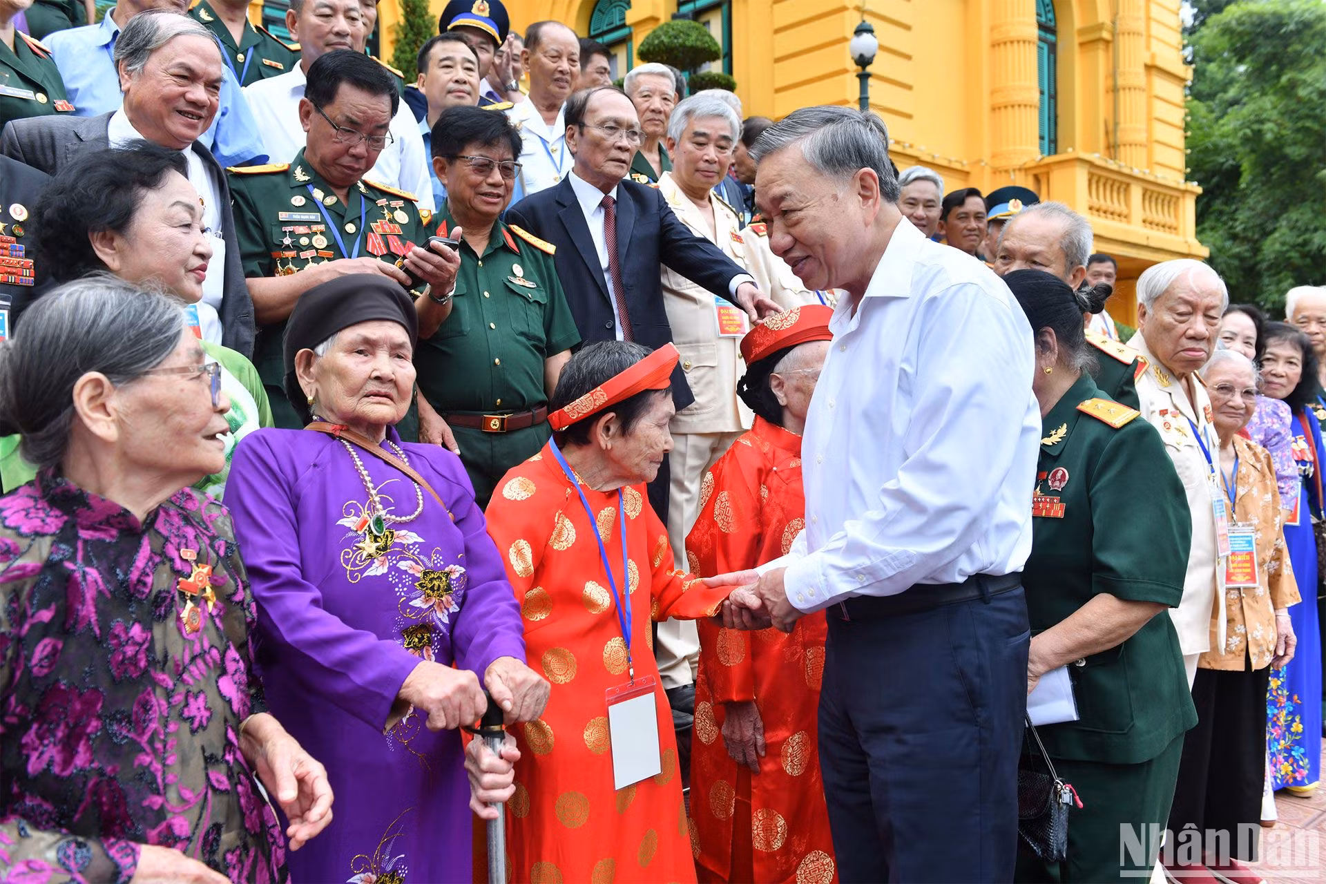 越南国家主席苏林与各位代表。（登科 摄）