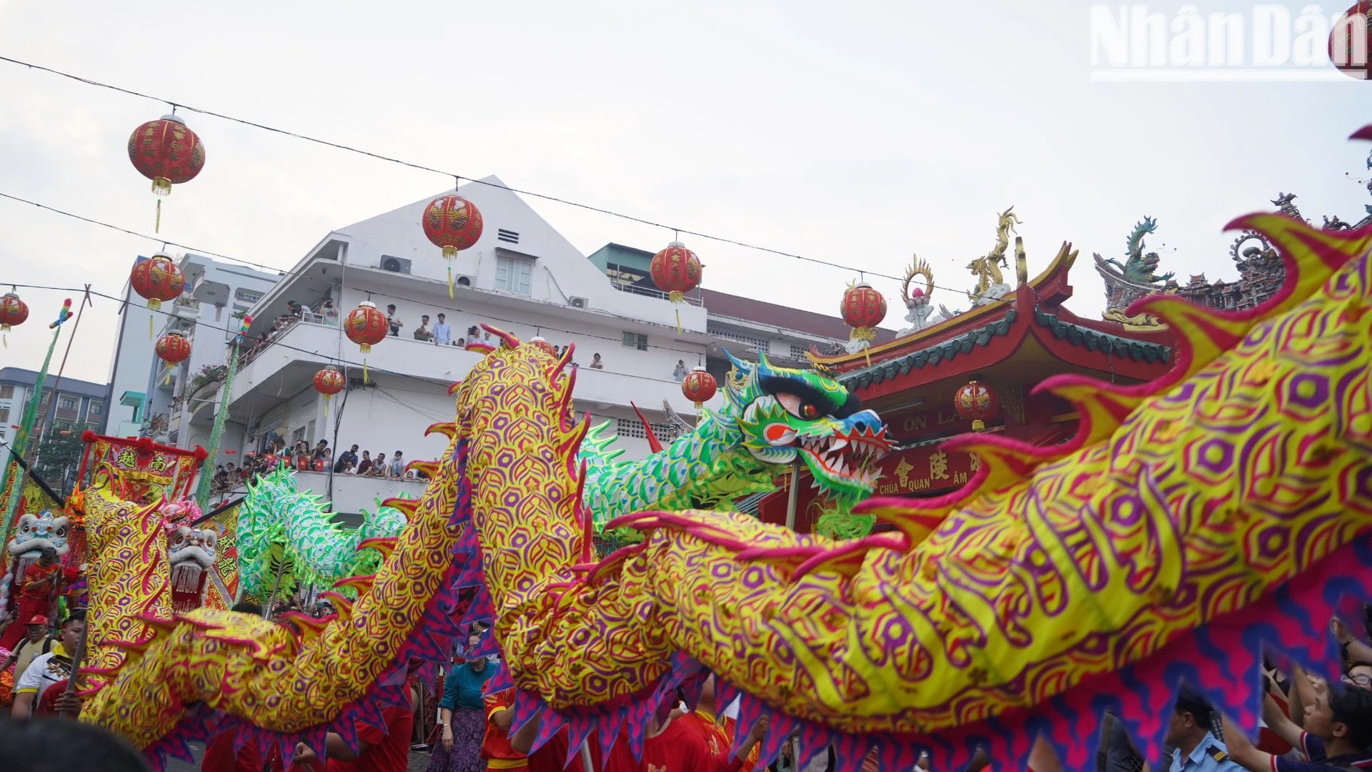 元宵节承载着社区对接、文化交流与交融的价值。通过该节日,华人的许多传统文化价值得到保存和弘扬,为介绍和保存独特的文化传统提供了机会。 元宵节承载着社区对接、文化交流与交融的价值。通过该节日,华人的许多传统文化价值得到保存和弘扬,为介绍和保存独特的文化传统提供了机会。