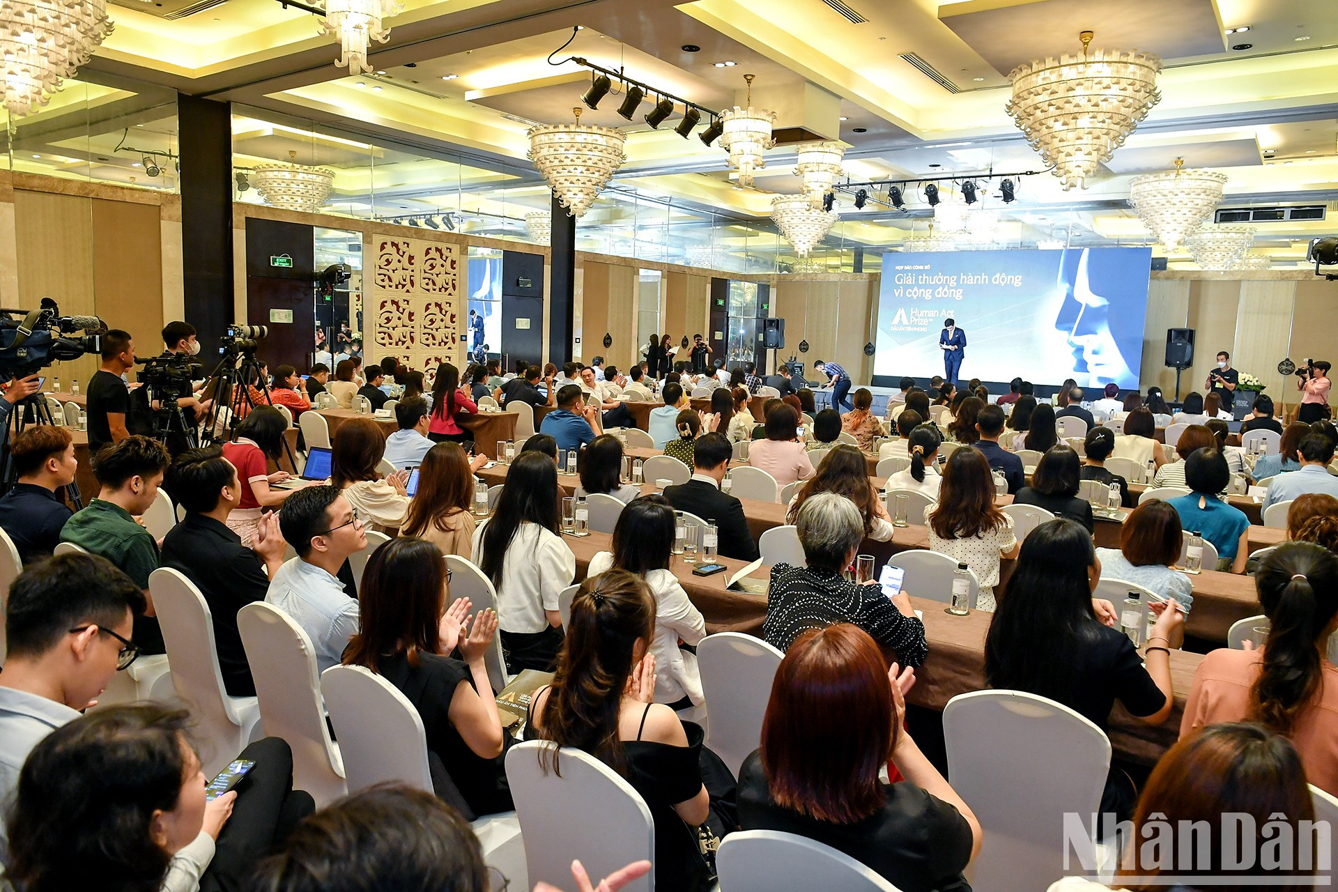 题为“先锋印记”的2023年社区行动奖新闻发布会在河内举行【组图】 ảnh 1 题为“先锋印记”的2023年社区行动奖新闻发布会在河内举行【组图】 ảnh 1