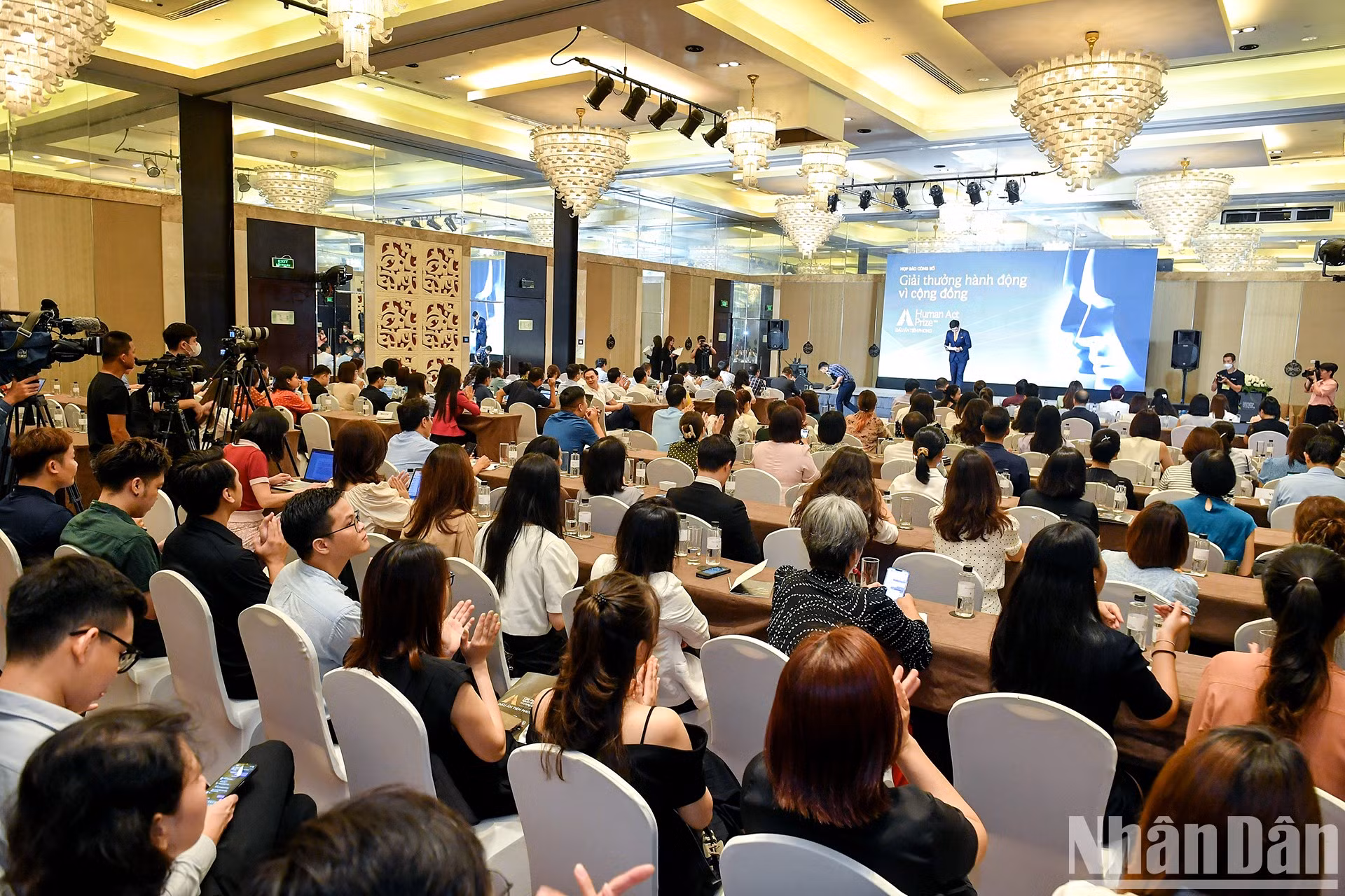 题为“先锋印记”的2023年社区行动奖新闻发布会在河内举行【组图】 ảnh 1