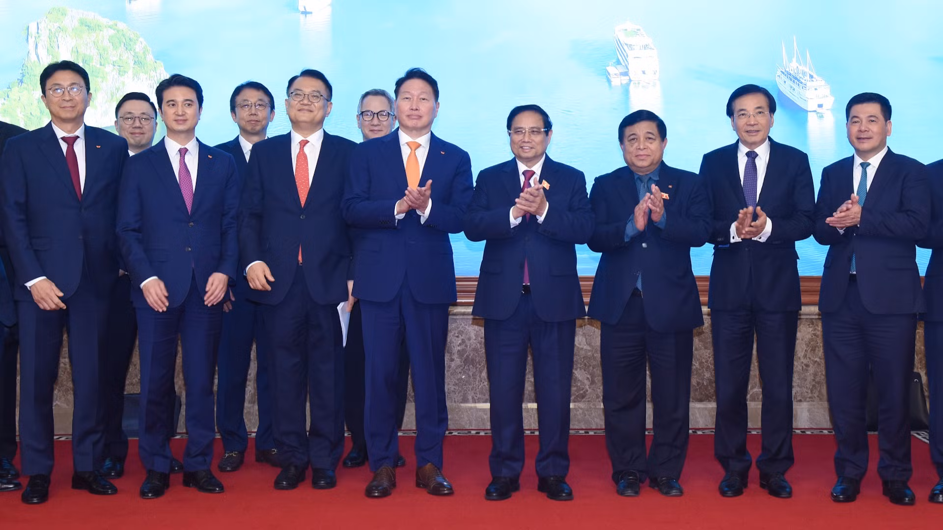 越南政府总理范明正会见韩国SK集团会长崔泰源【组图】