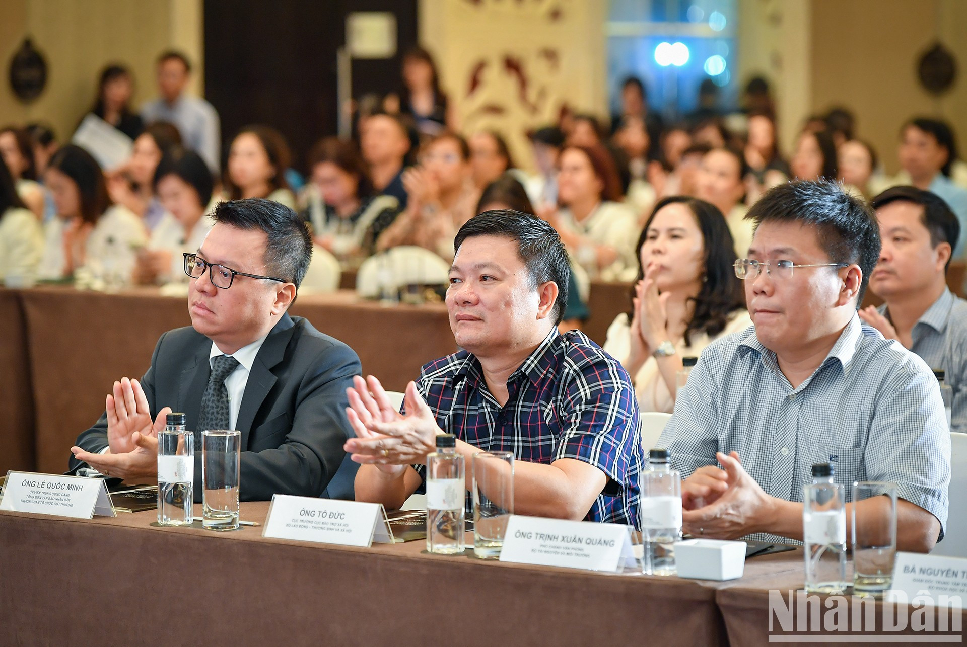 题为“先锋印记”的2023年社区行动奖新闻发布会在河内举行【组图】 ảnh 2 题为“先锋印记”的2023年社区行动奖新闻发布会在河内举行【组图】 ảnh 2
