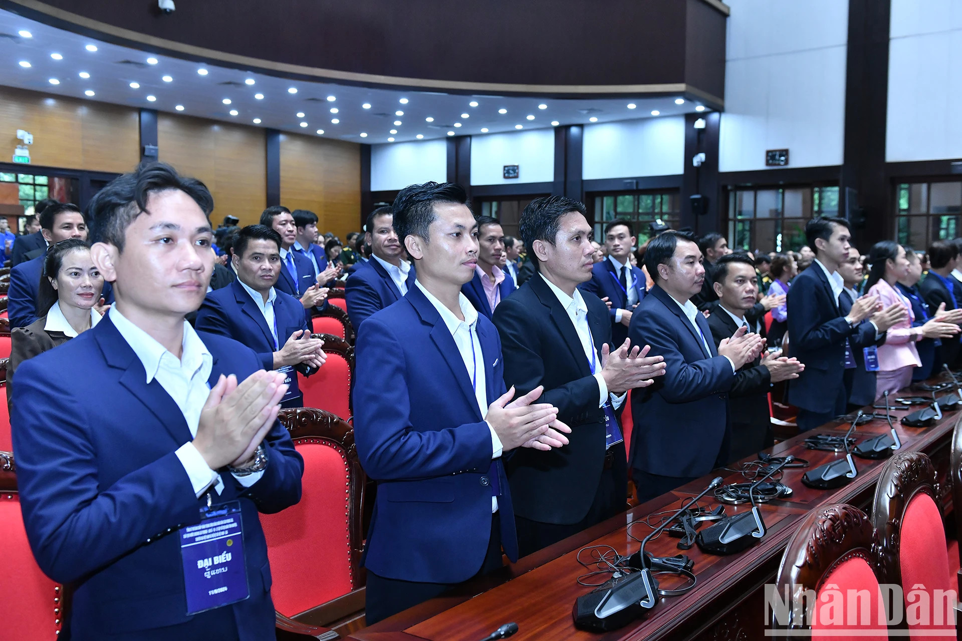 老挝青年代表出席见面会。 老挝青年代表出席见面会。