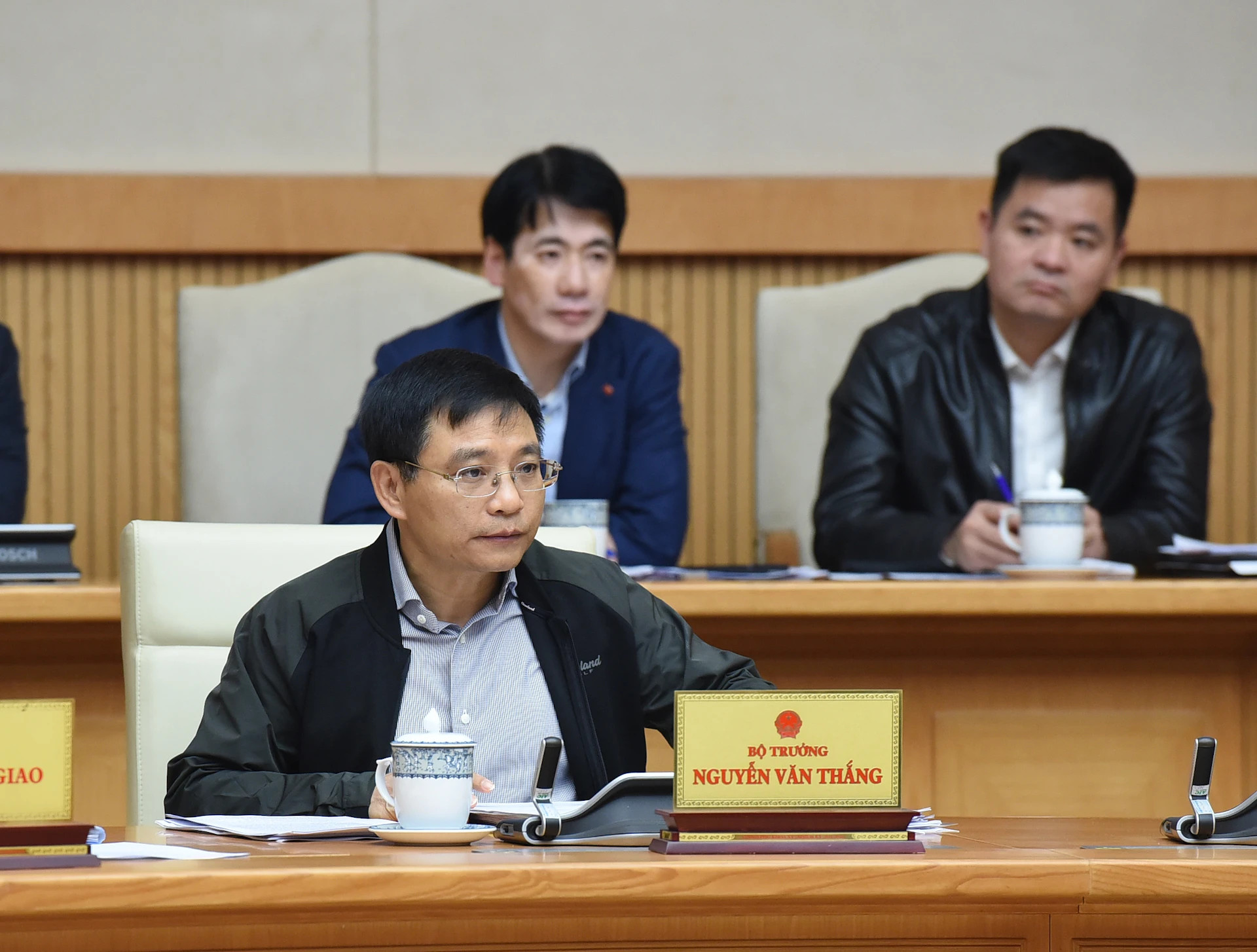 财政部长阮文胜在会上致辞。 财政部长阮文胜在会上致辞。