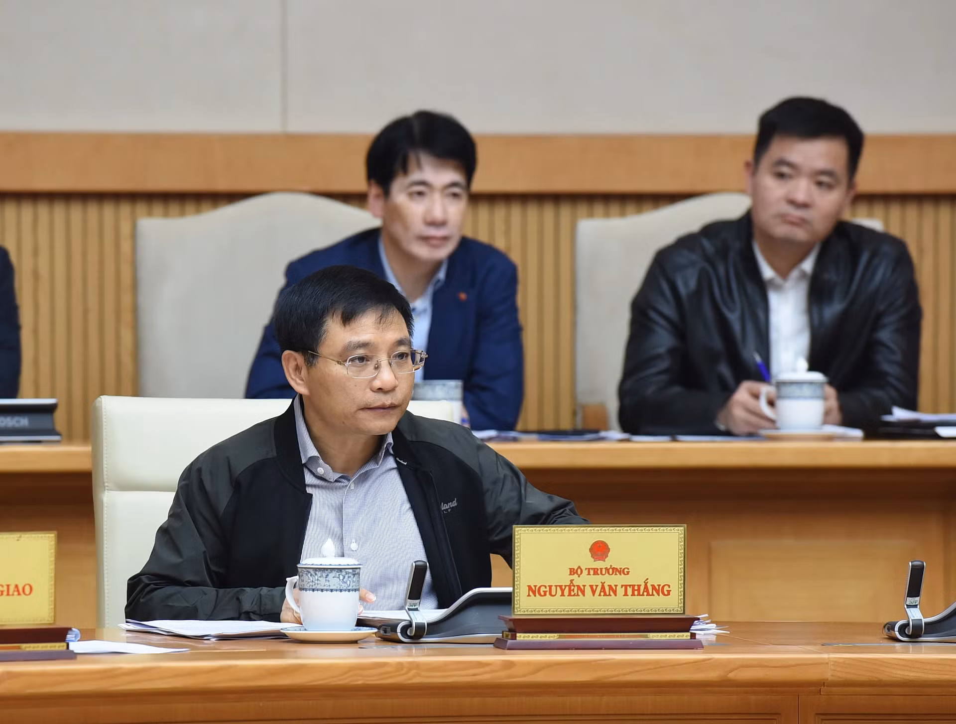 财政部长阮文胜在会上致辞。