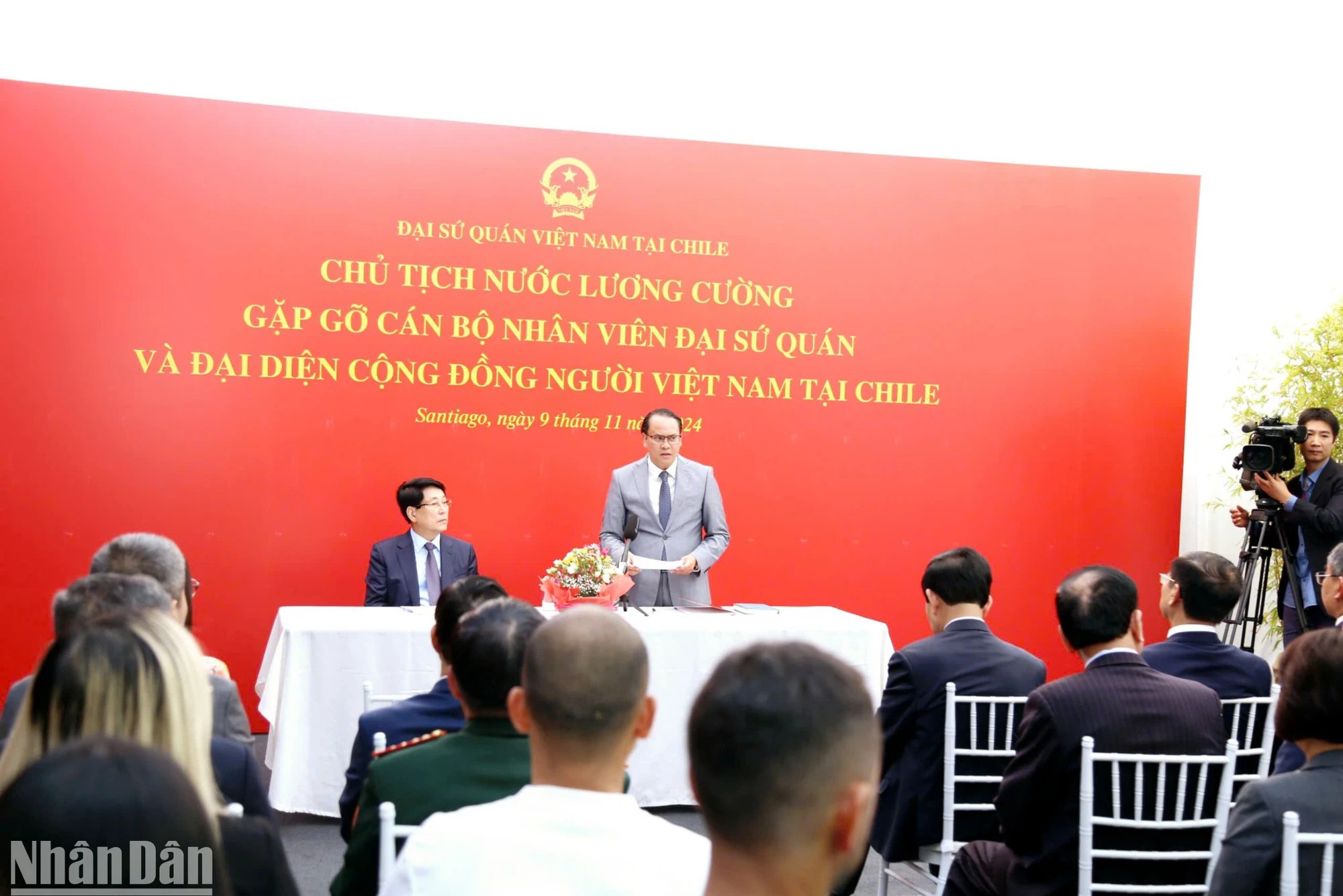 越南驻智利大使阮越强向梁强主席汇报了大使馆工作情况和旅智越侨社群情况。 越南驻智利大使阮越强向梁强主席汇报了大使馆工作情况和旅智越侨社群情况。