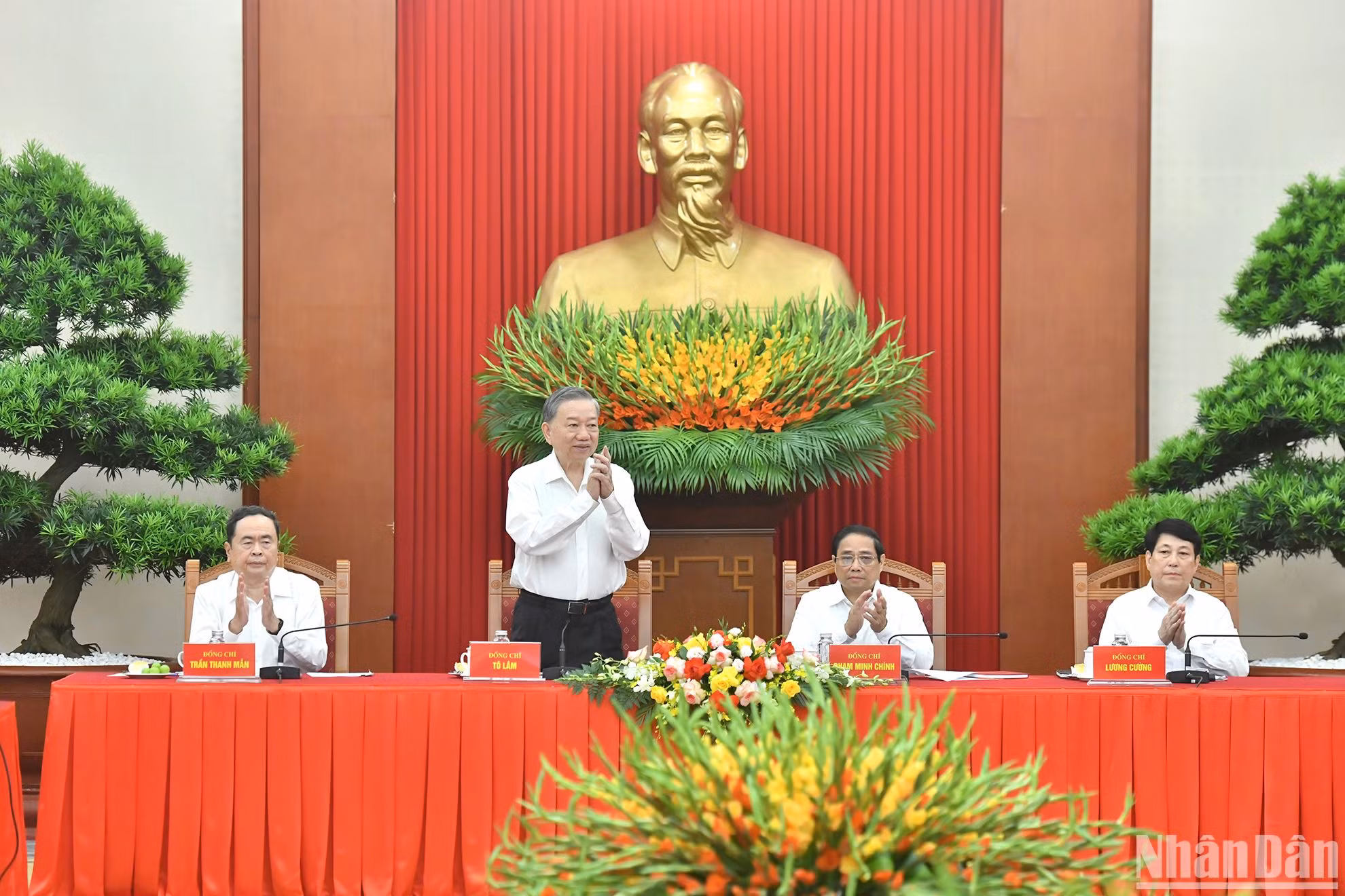 越共中央总书记、国家主席苏林主持召开党和国家领导人、原领导人会议【组图】