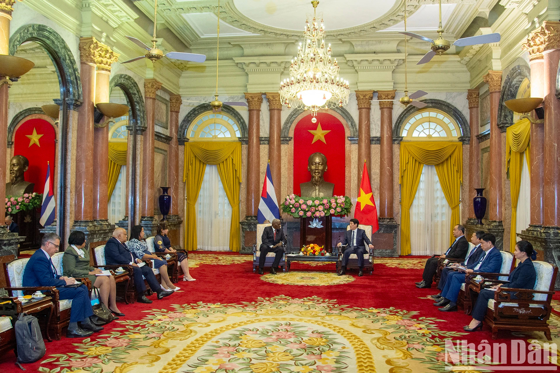 会见场景。 会见场景。