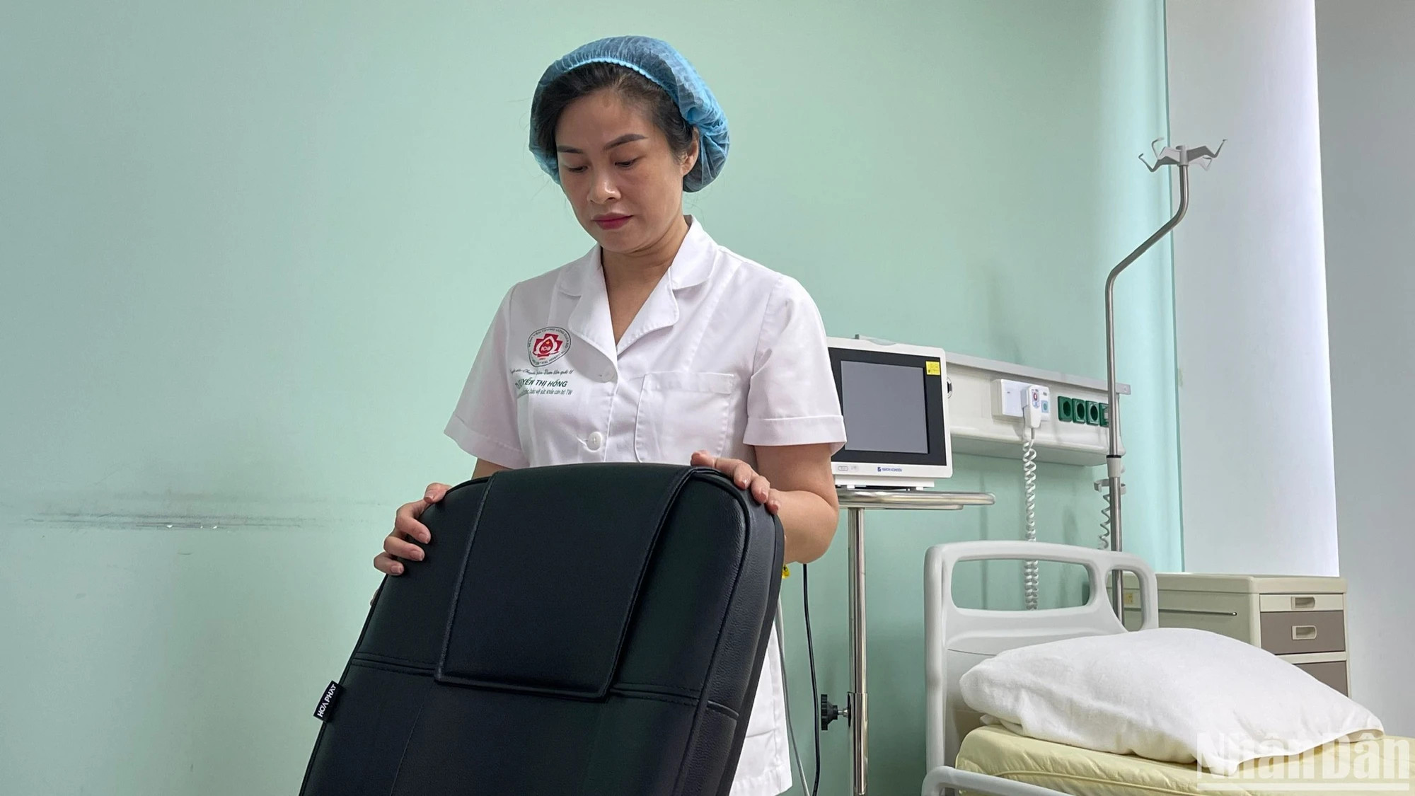 护理员阮氏红分享说，阮富仲总书记给我们留下了很多爱心和情感，并是一个崇高的革命道德榜样。