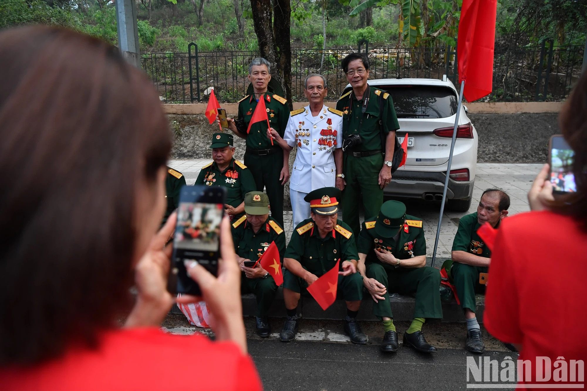 各位老战士利用这个机会捕捉特殊时刻。 各位老战士利用这个机会捕捉特殊时刻。