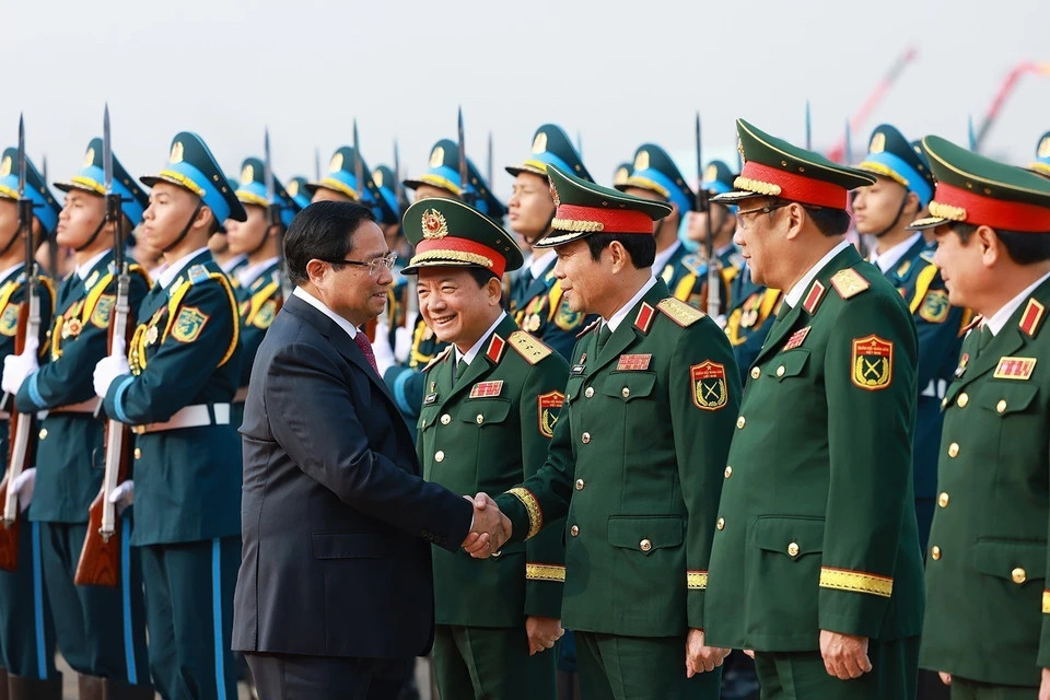 范明正总理出席2024年越南国际防务展开幕式。