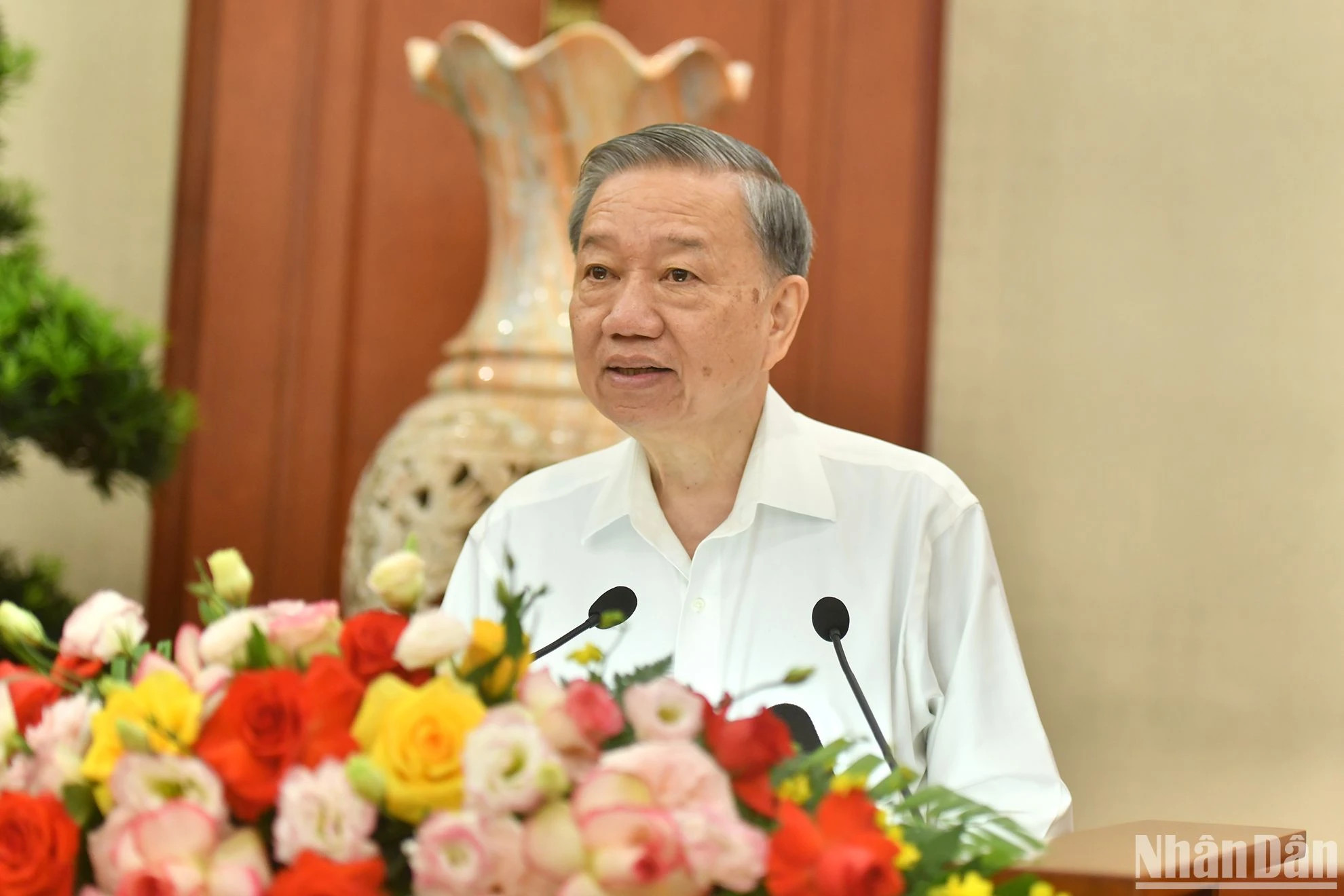 越共中央总书记、国家主席苏林在会上发表讲话。 越共中央总书记、国家主席苏林在会上发表讲话。