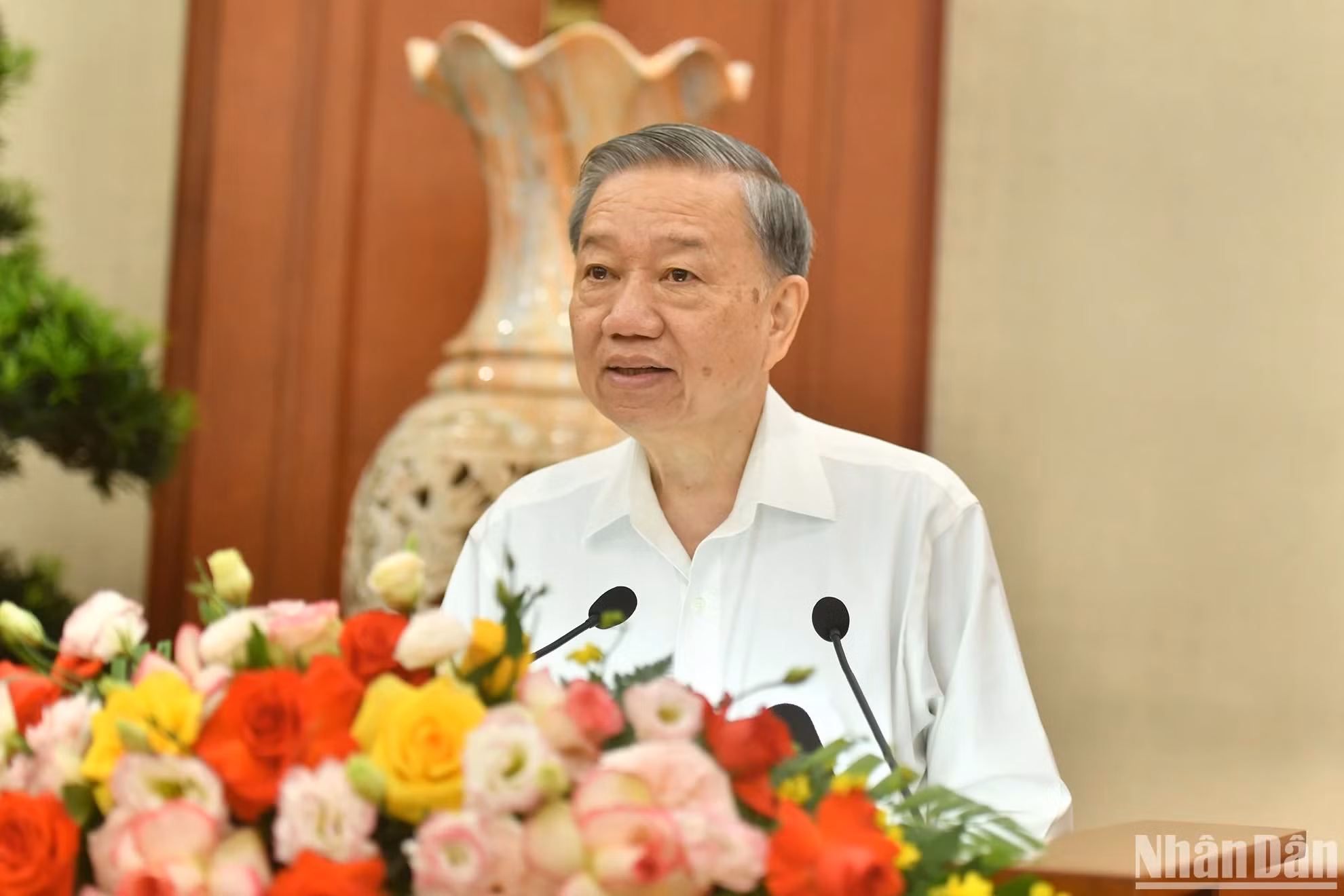 越共中央总书记、国家主席苏林在会上发表讲话。