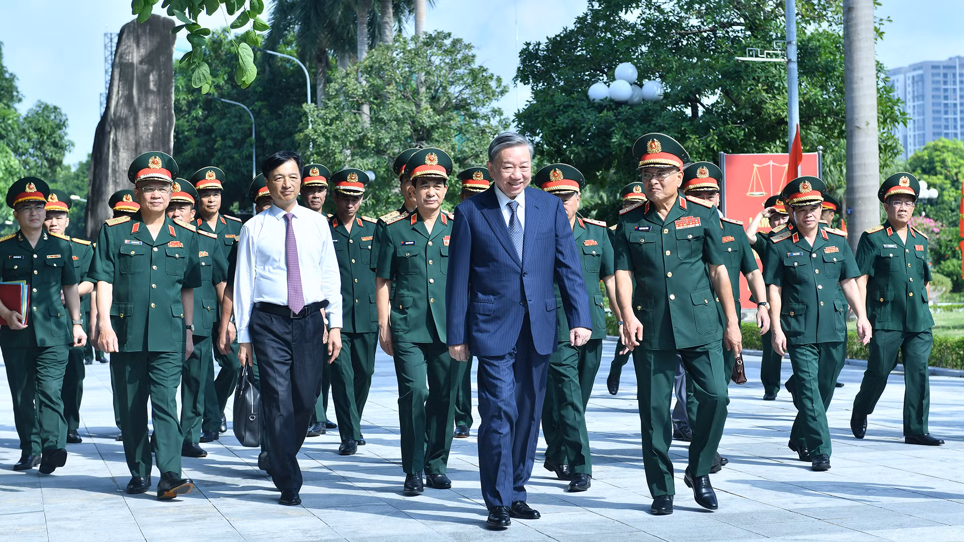 越共中央总书记、国家主席苏林探访越南国防部第二总局【组图】