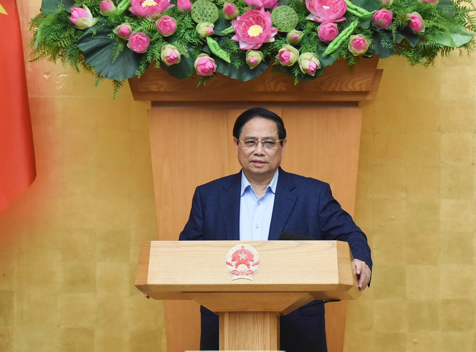 范明正总理在会上发表讲话。