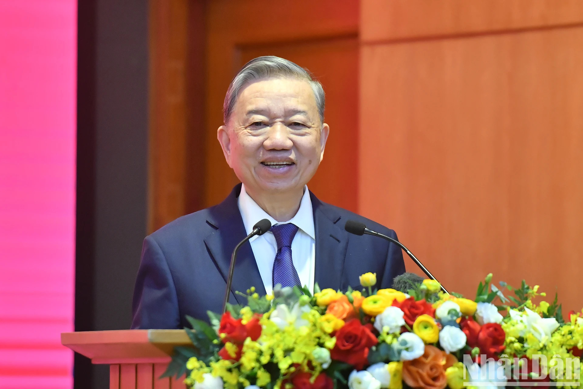 越共中央总书记苏林在会上发表讲话。