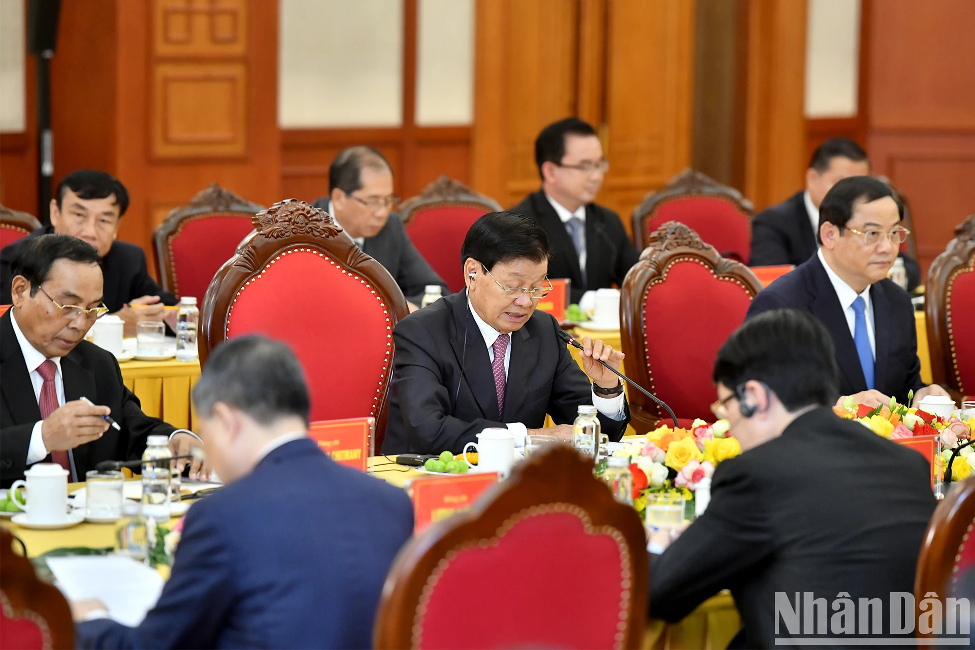 老挝人民革命党中央总书记、国家主席通伦·西苏里在会晤中发表讲话。